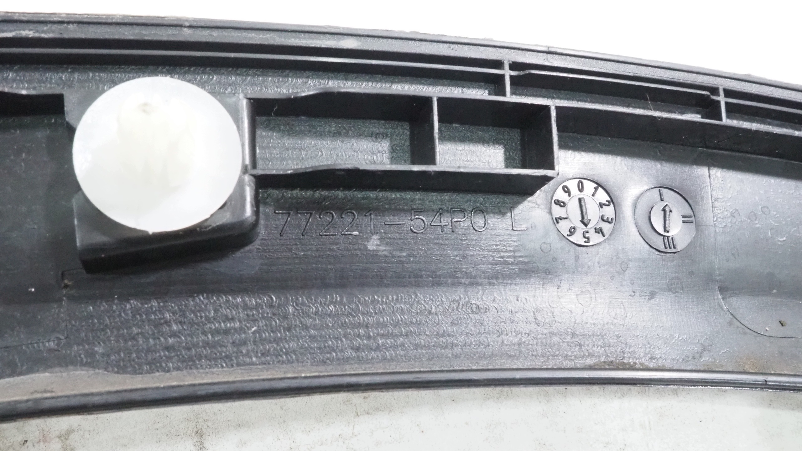 Suzuki Vitara III lišta blatníku levá předek 77221-54P0
