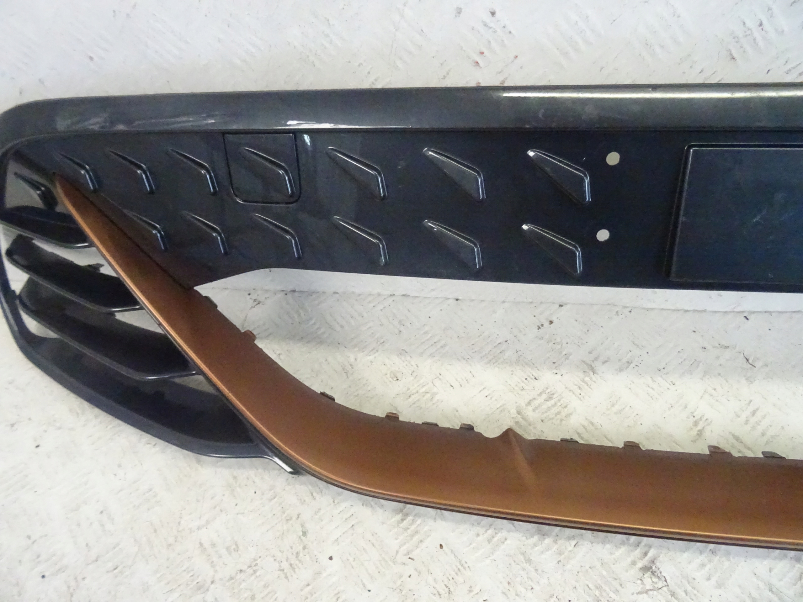 grid of a bumper front front central SEAT CUPRA BORN 10E805903C