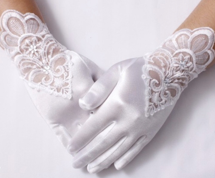 RĘKAWICZKI KOMUNIJNE DLA DZIEWCZYNKI BIAŁE Z KORONKĄ gipiura