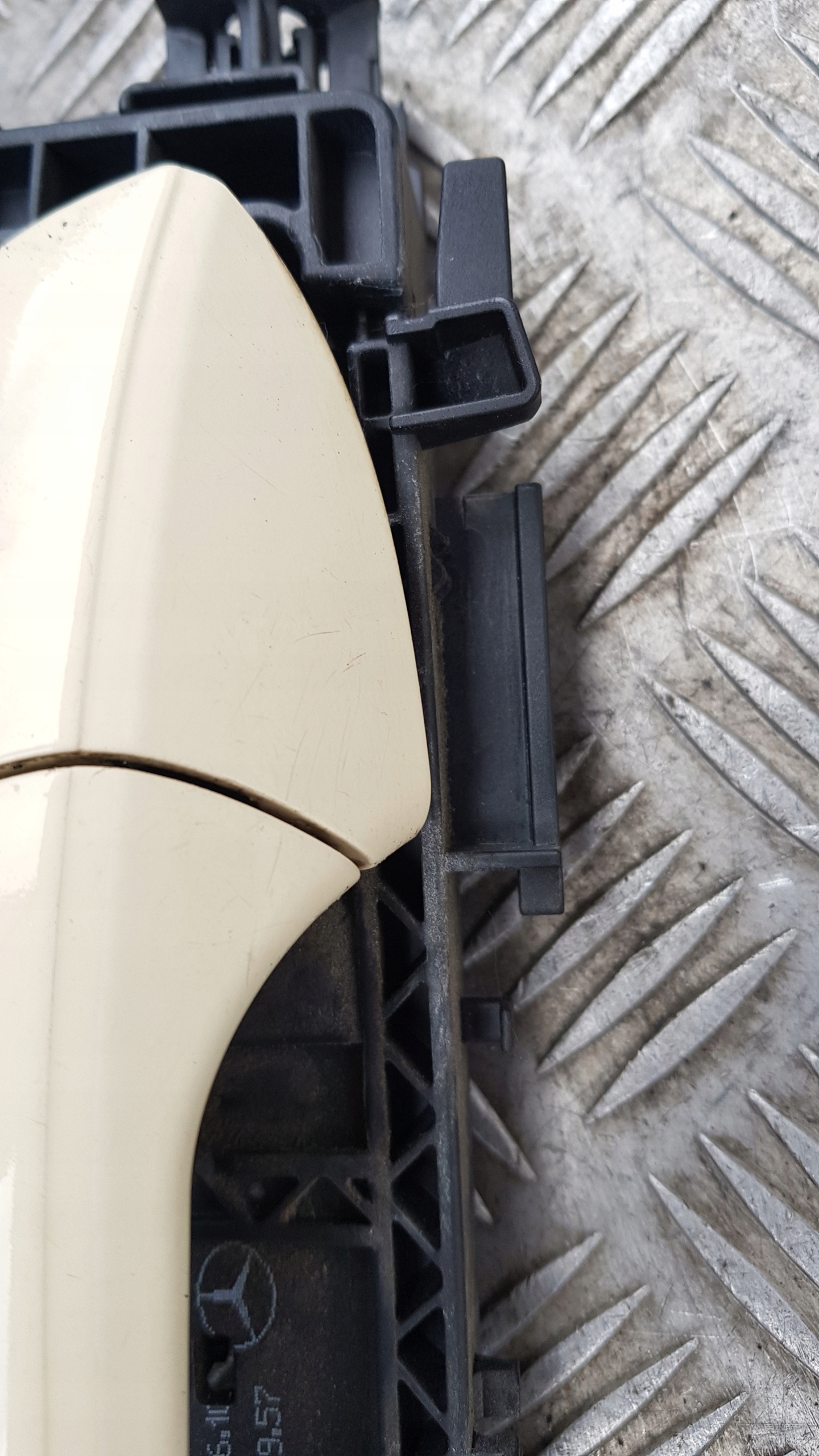 MERCEDES W212 handle right front support exterior