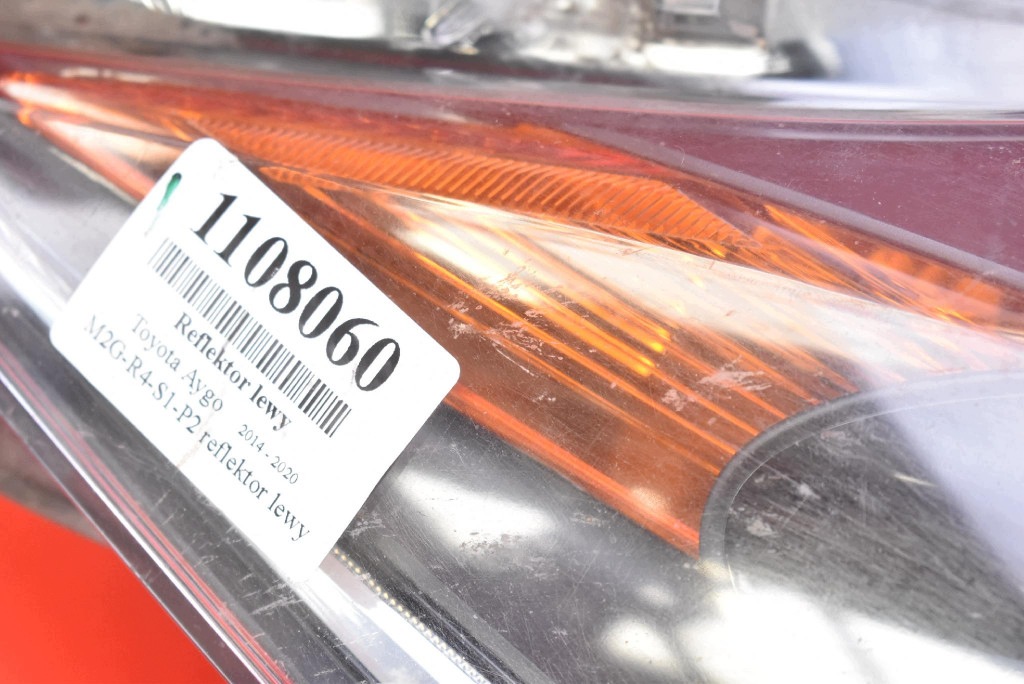REFLEKTOR left light front lens EU TOYOTA AYGO 2 II 14-20