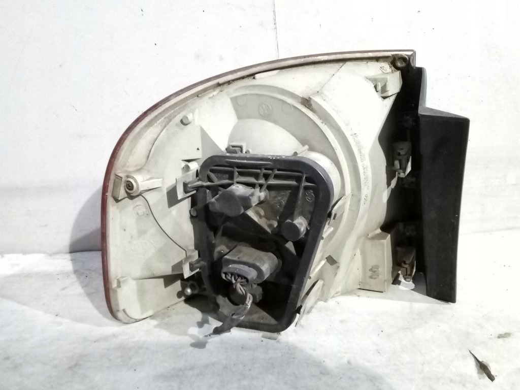 VW Touareg and 7L light right rear part rear 28258002