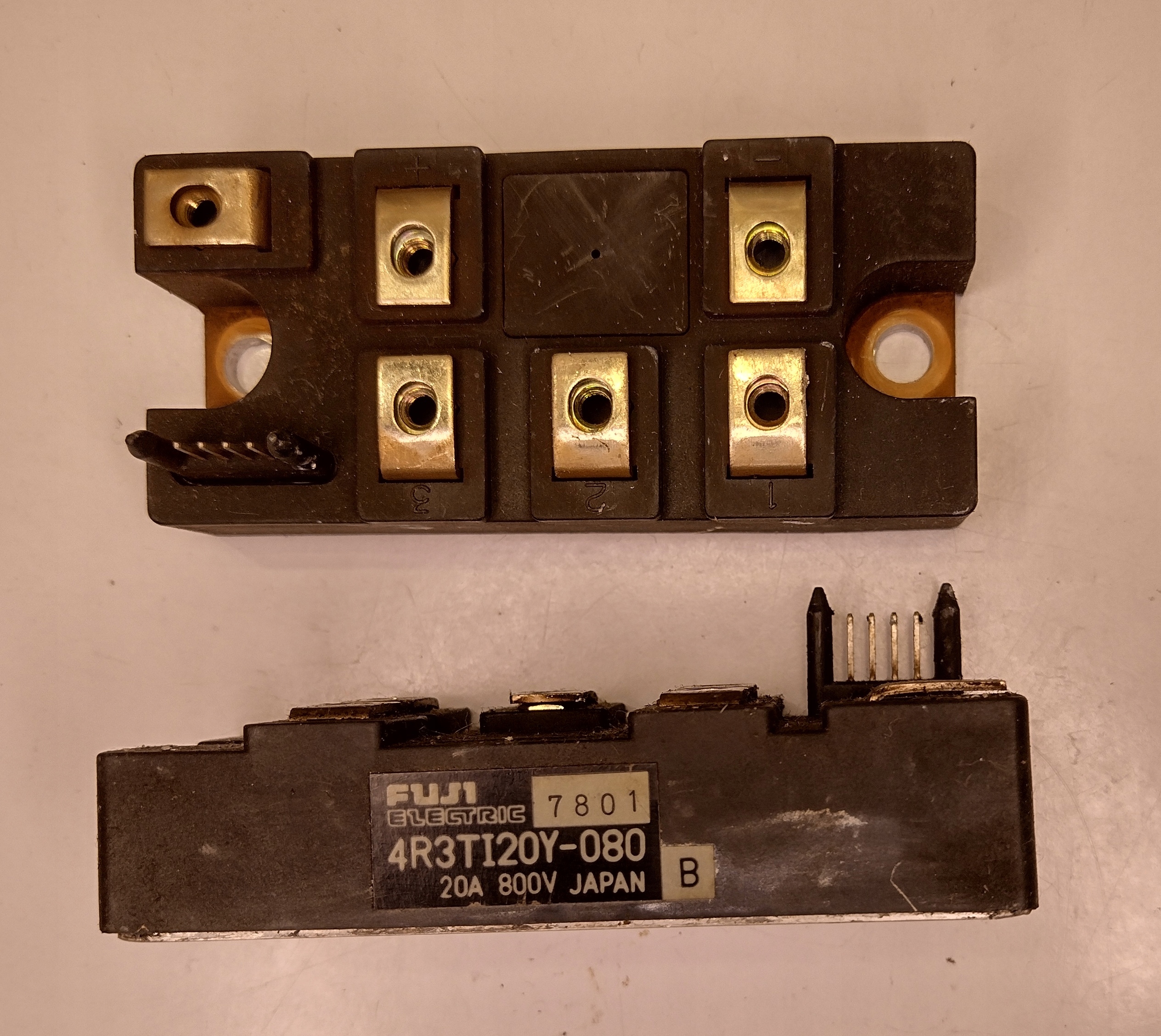 D124 Moduł tyrystorowy FUJI 4R3TI20Y-80