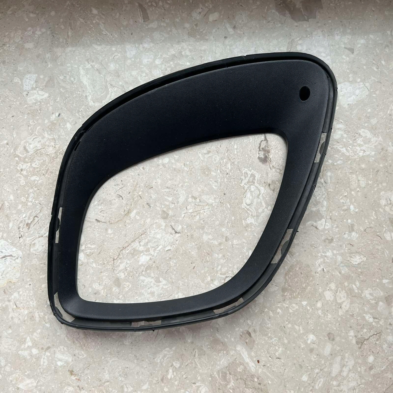 KIA PICANTO III 11-15 grid W bumper right front 86528-1Y320
