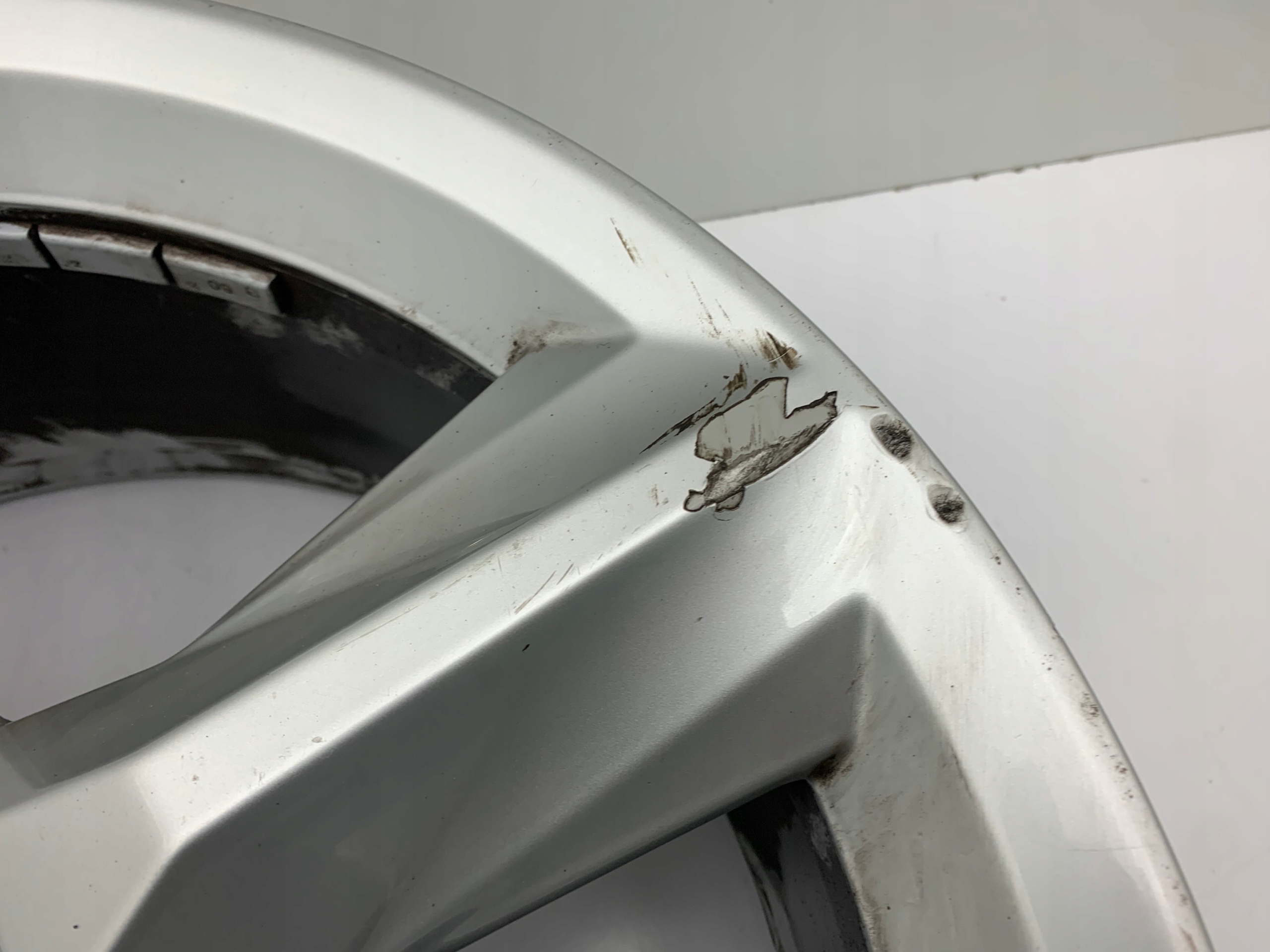 AUDI Q7 4M0 FELGA ALUMINIOWA 8JX19 ET28 5X112 Model 4M0601025F