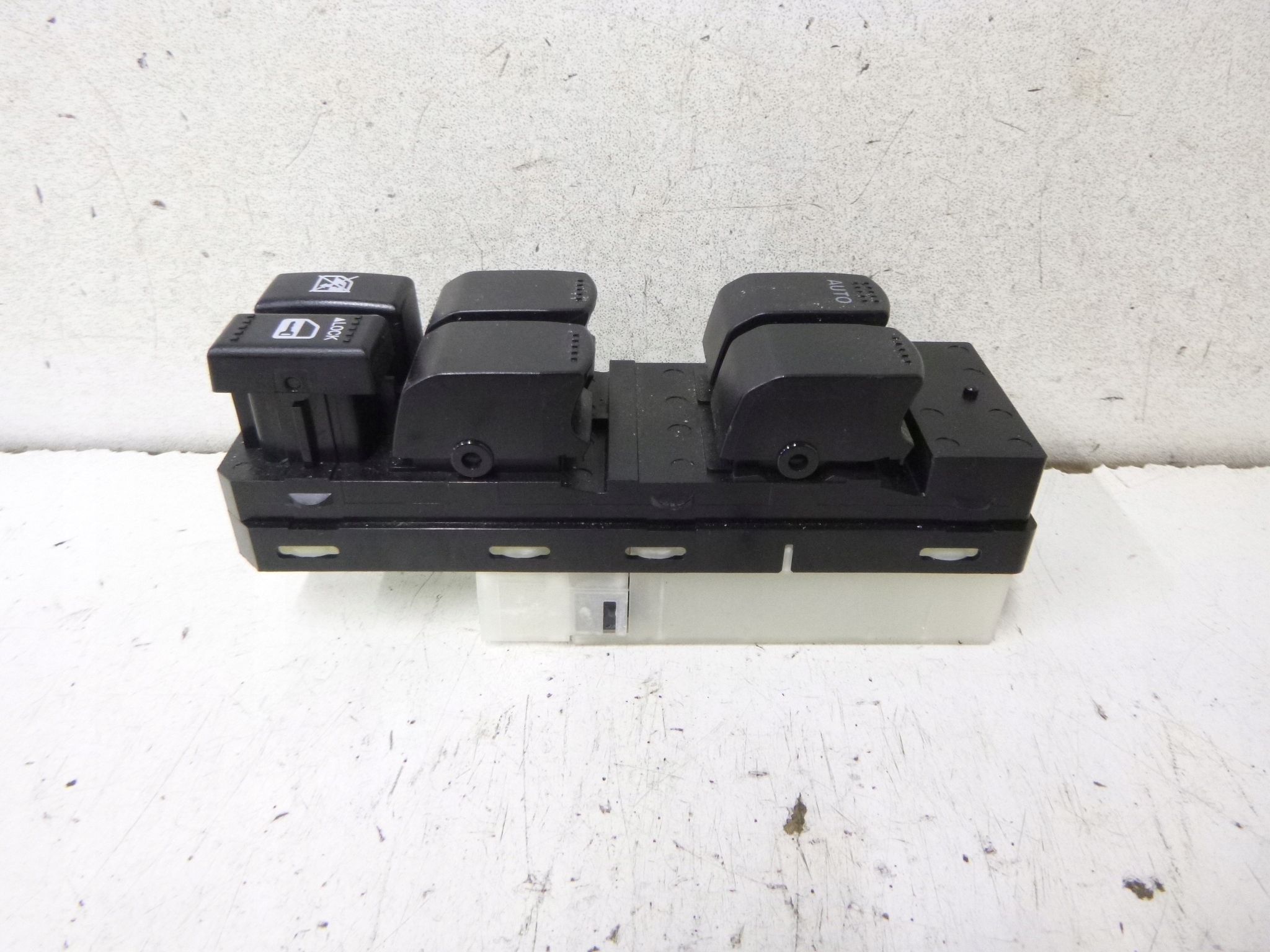 window control switch left SUZUKI SX4 2009r. 64J20 1979T