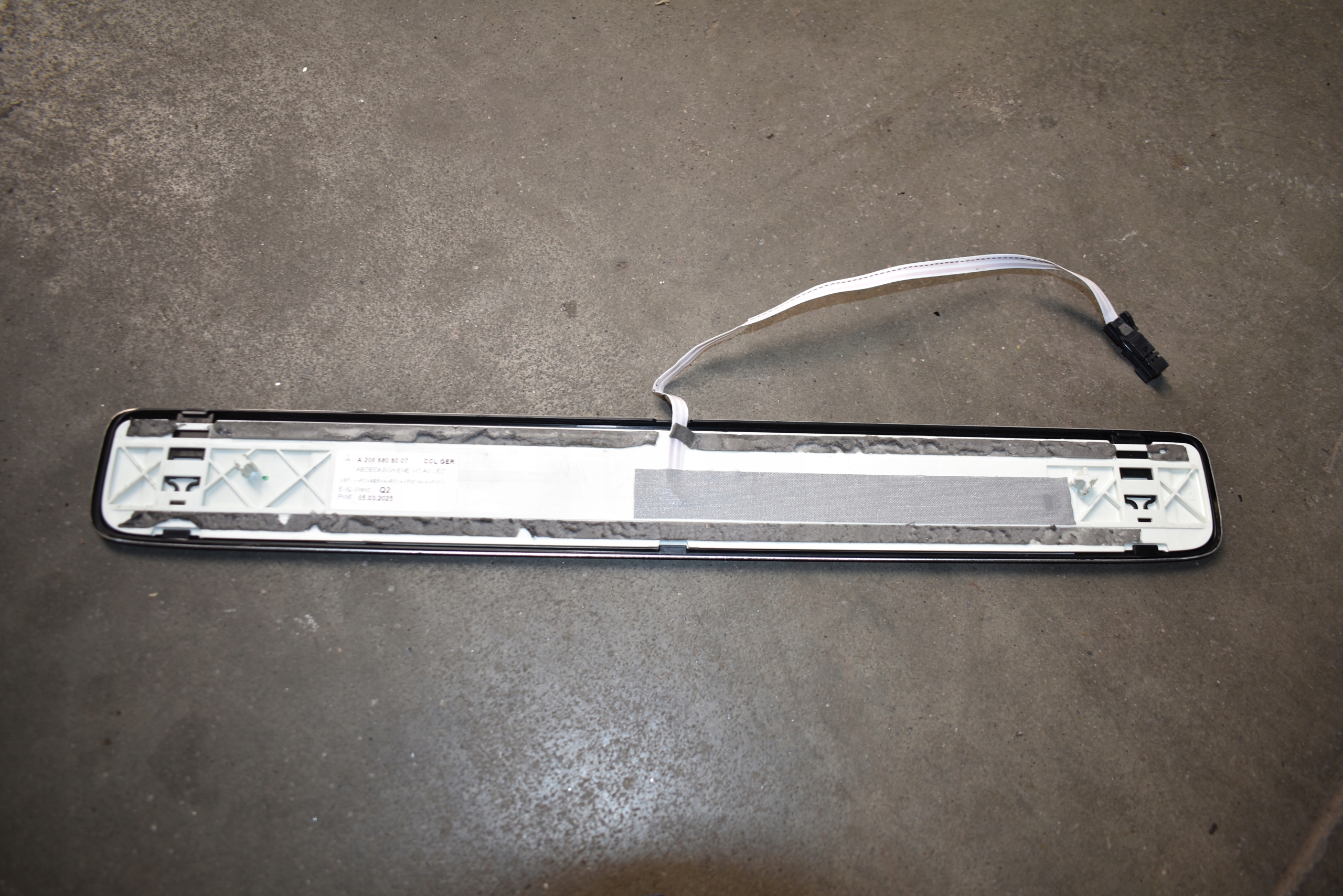 IDEALNA moulding cap of the threshold LED front front MERCEDES W206 1
