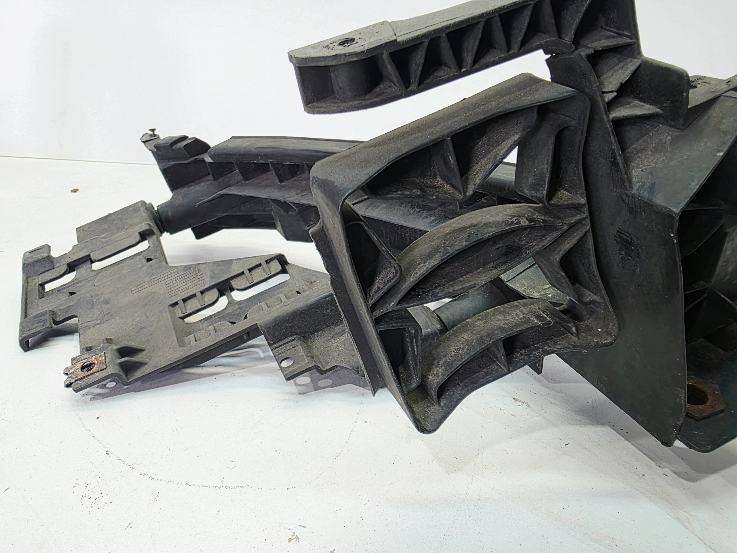 support holder REFLEKTORA left AUDI Q5 8R 8R0805607 3/26