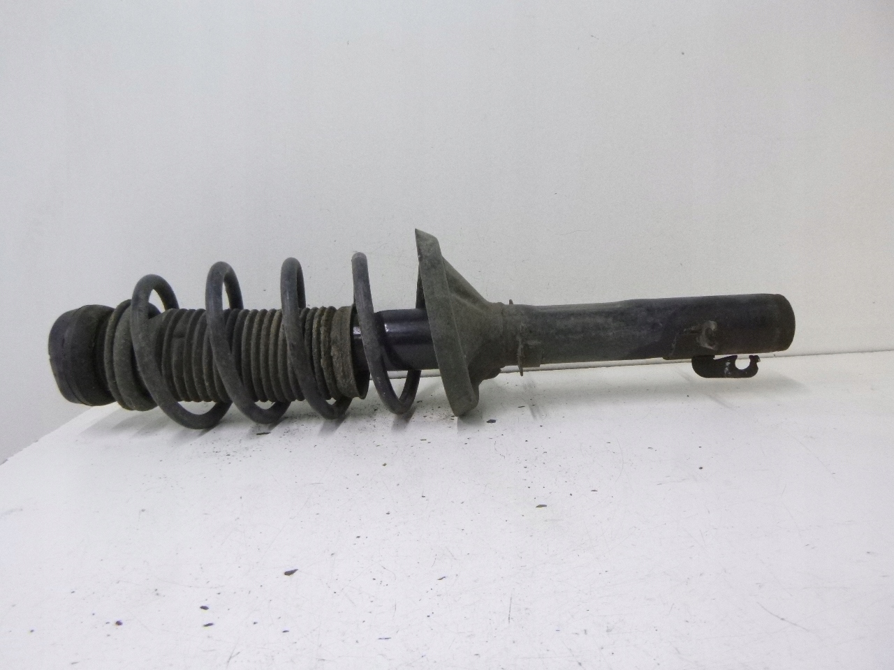 shock absorber front Skoda Octavia 1.6 2000r.