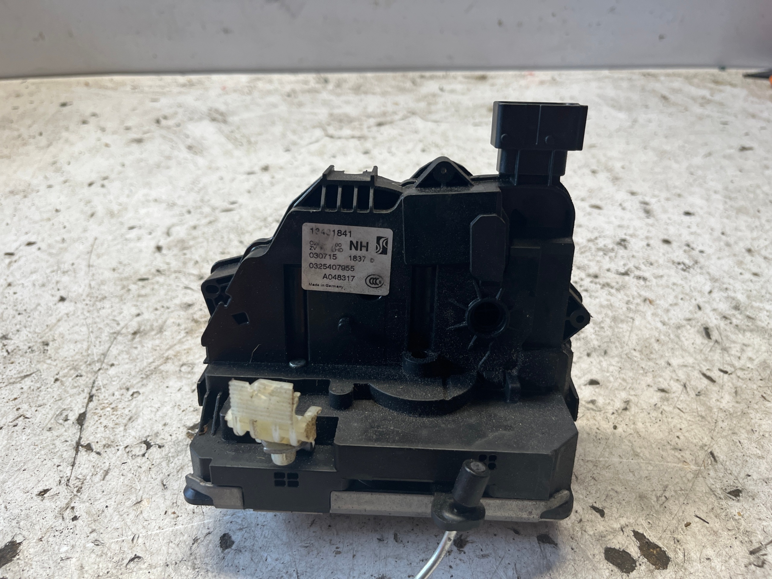 OPEL CORSA E lock door left front 13431841 NH EUROPA