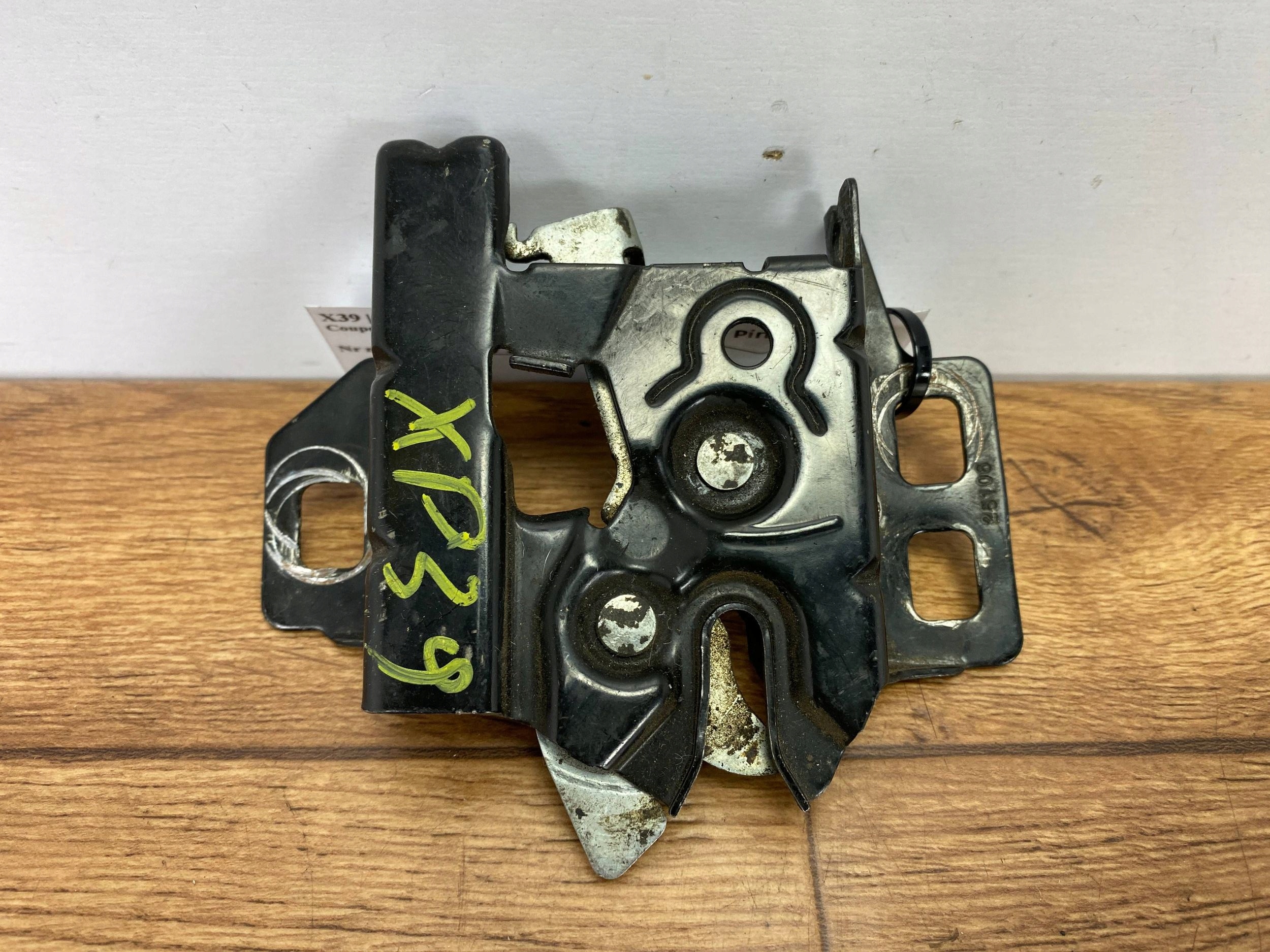 bonnet latch lock Chevrolet Corvette C6 2005+