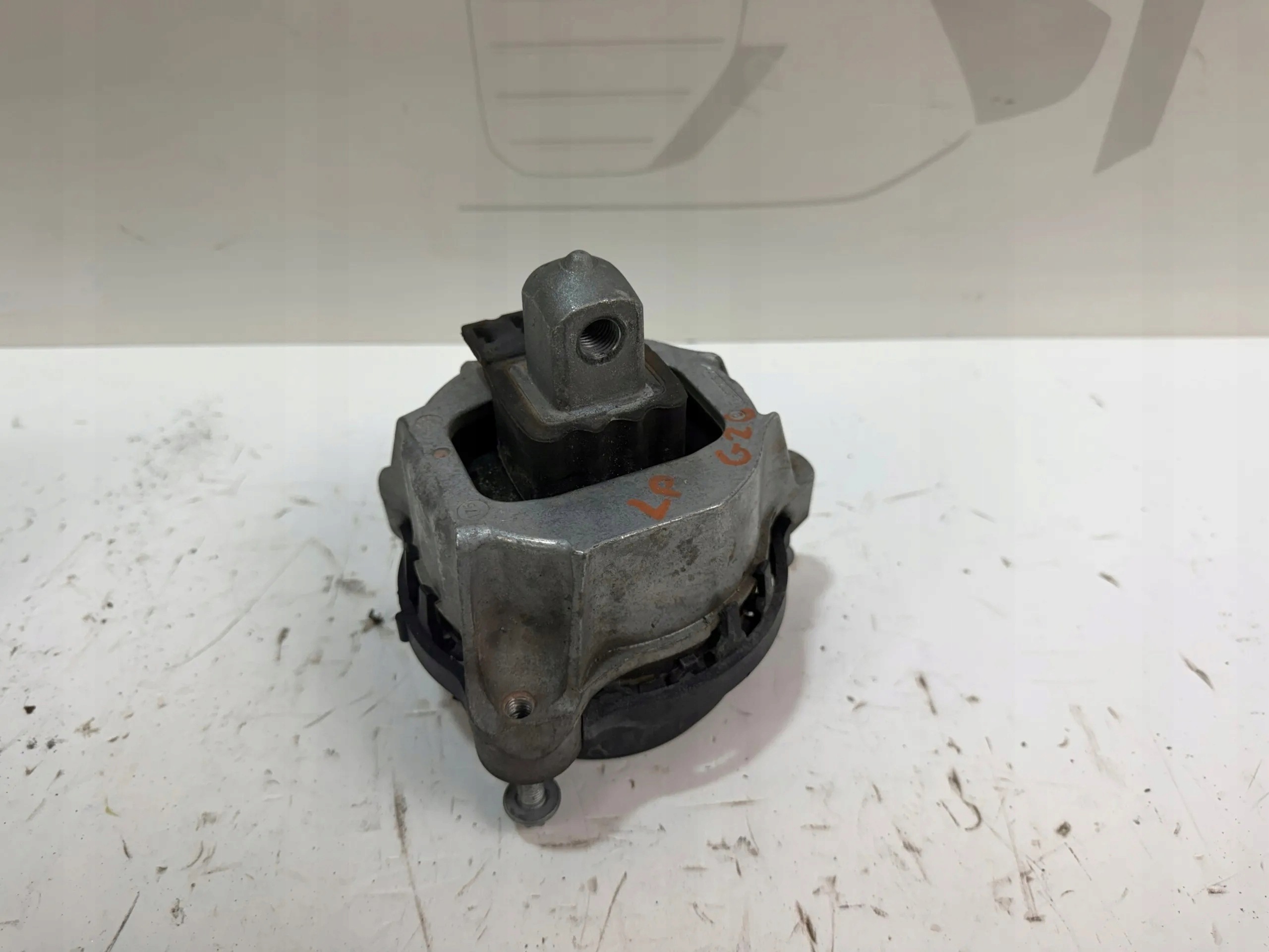holder engine mount left BMW G20 G26 G29 G30 6860465