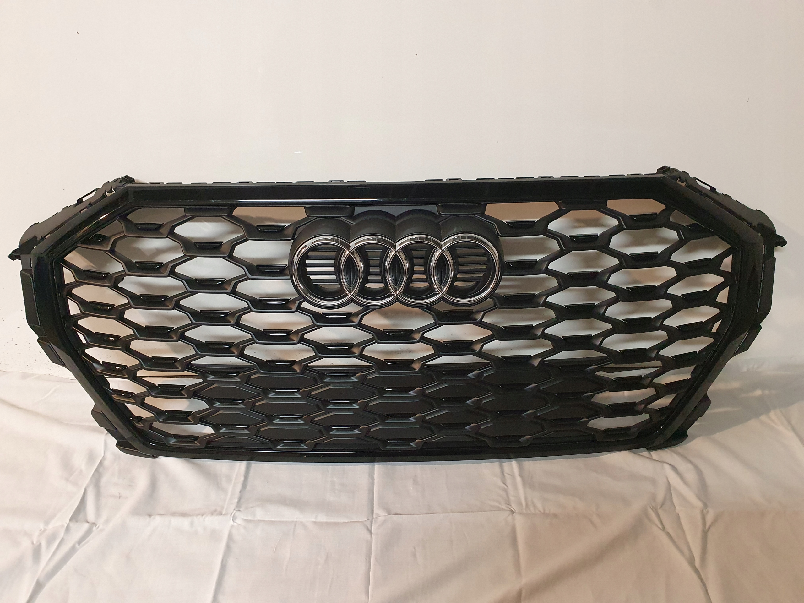 AUDI Q3 83F SLINE 2019 SPORTBACK GRILL CZARNY ORYGINAŁ 83F853651 za 950 zł z MIĘDZYCHÓD