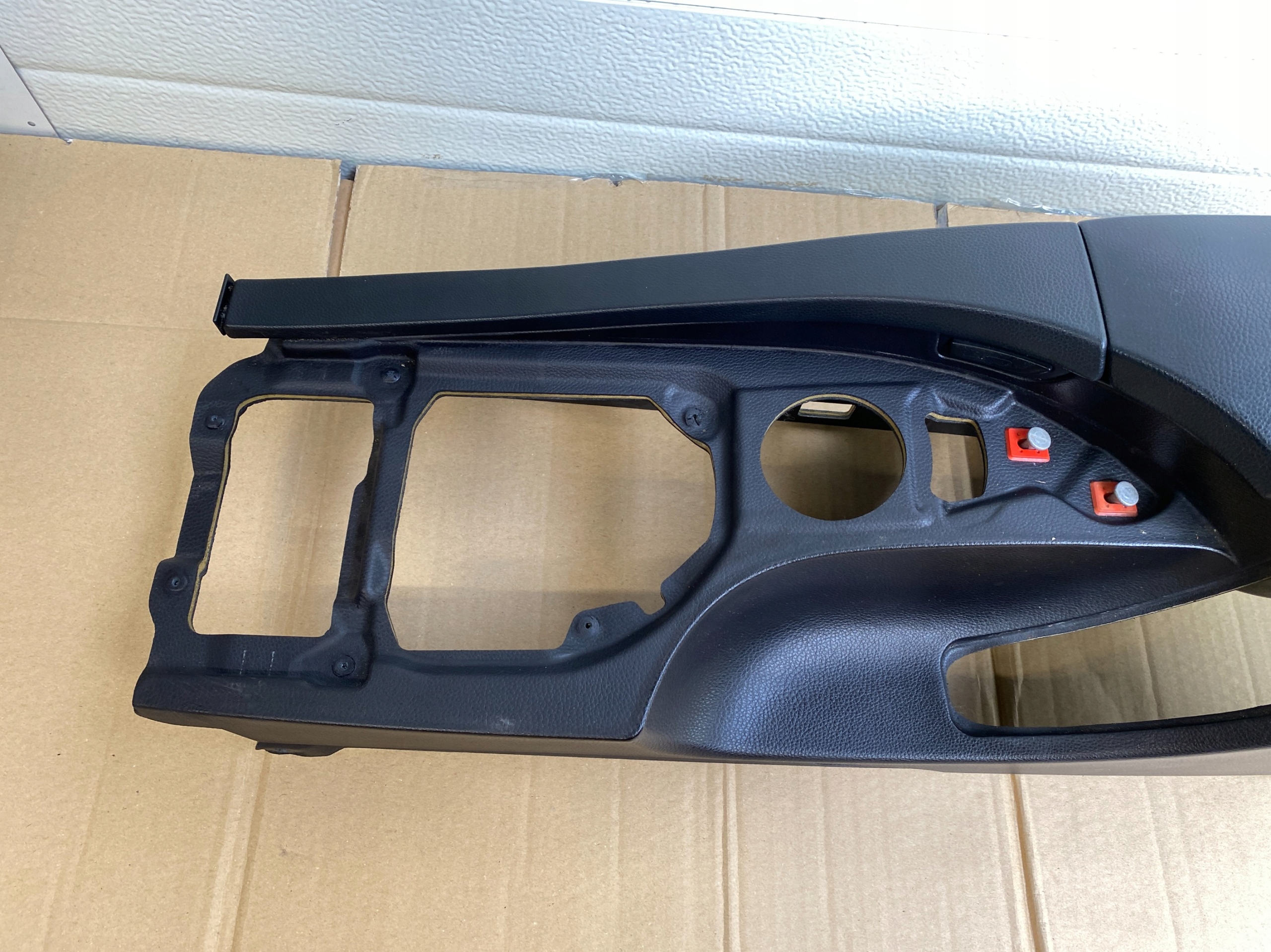 BMW 5 E60 E61 TUNEL ŚRODKOWY CZARNY SKÓRA EUROPA Producent części BMW OE