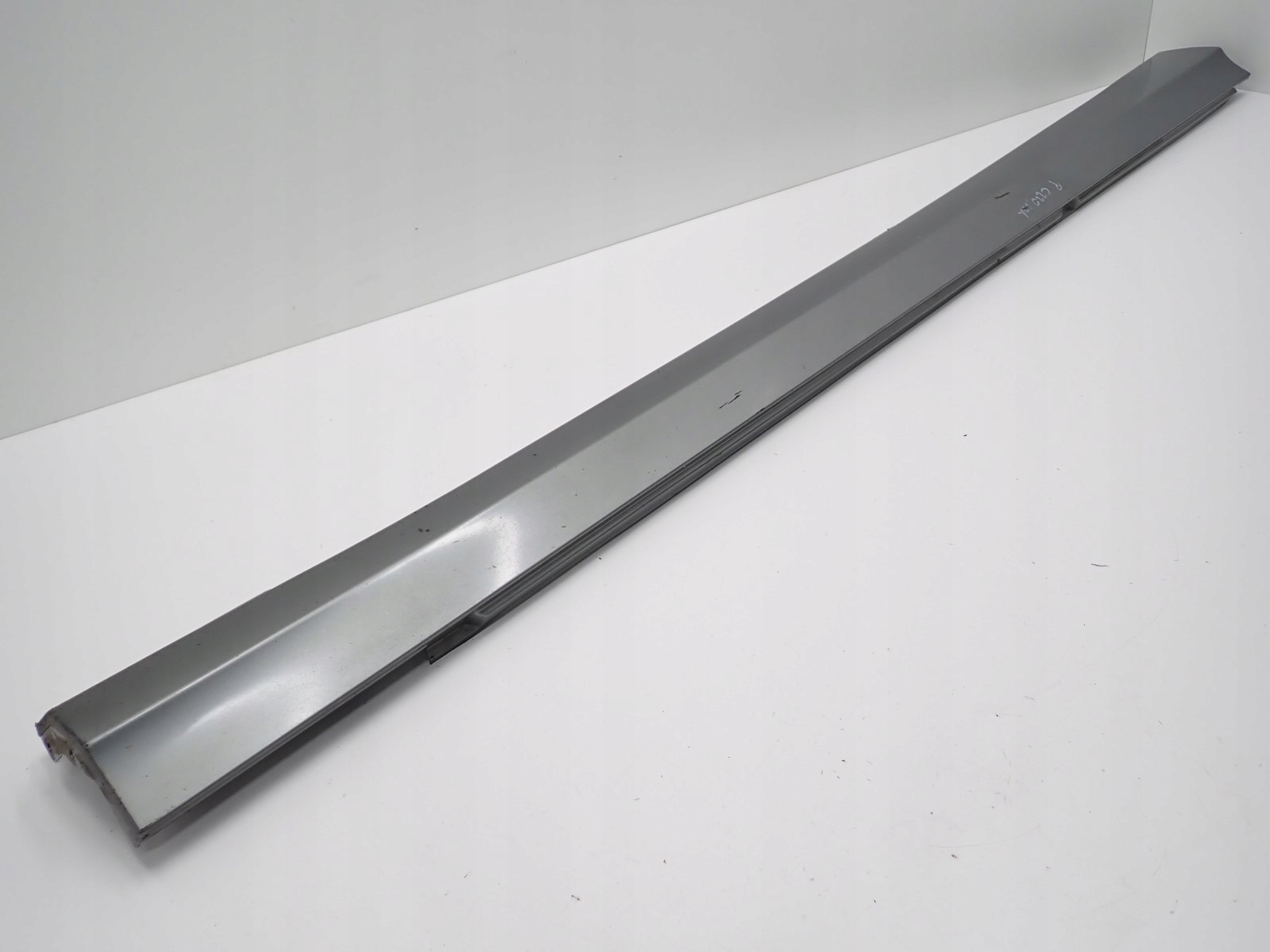 LISTWA PROGU PROGOWA ORYGINAŁ PRAWA MERCEDES-BENZ C-KLASA W204 2010R