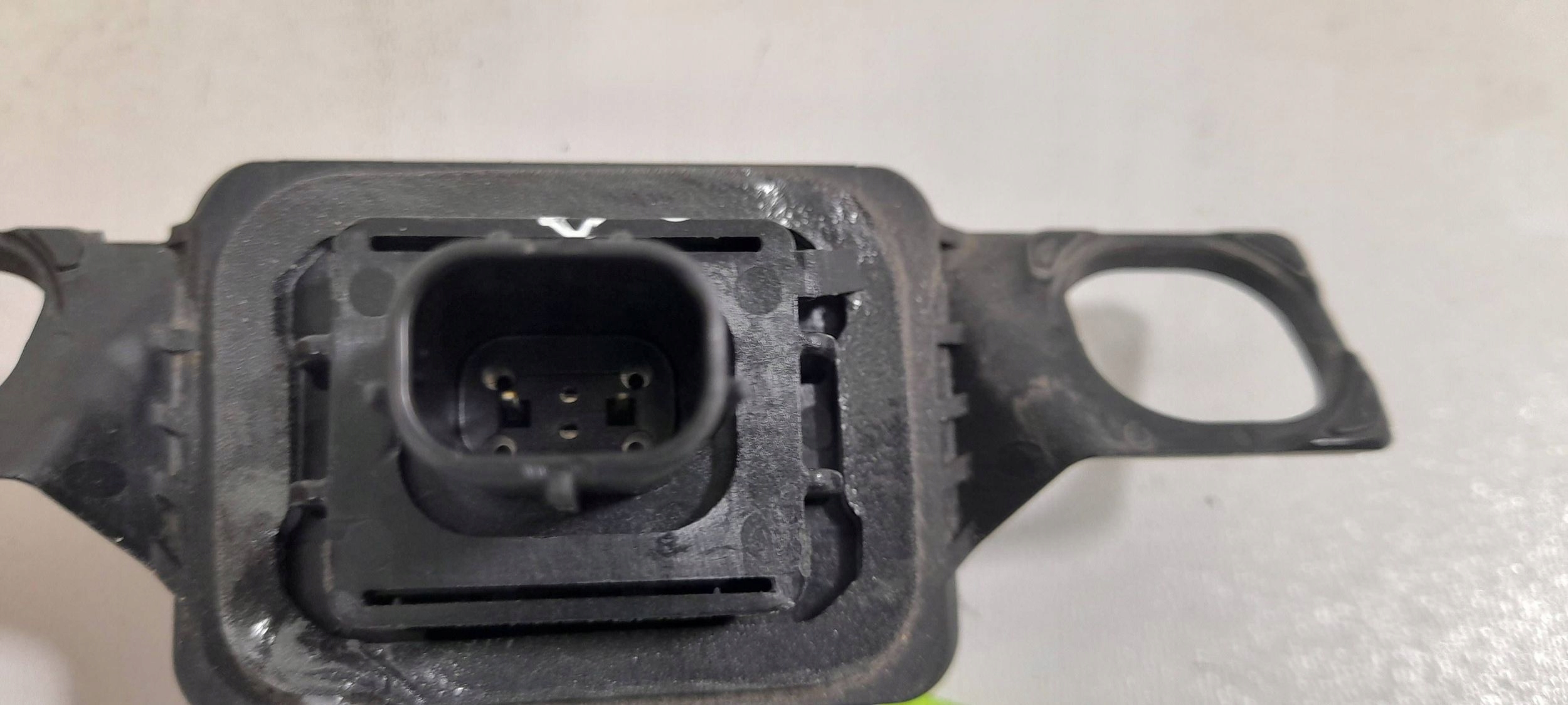 Toyota Corolla E21 Berline Bouton pour l’ouverture du capot (MT12)
