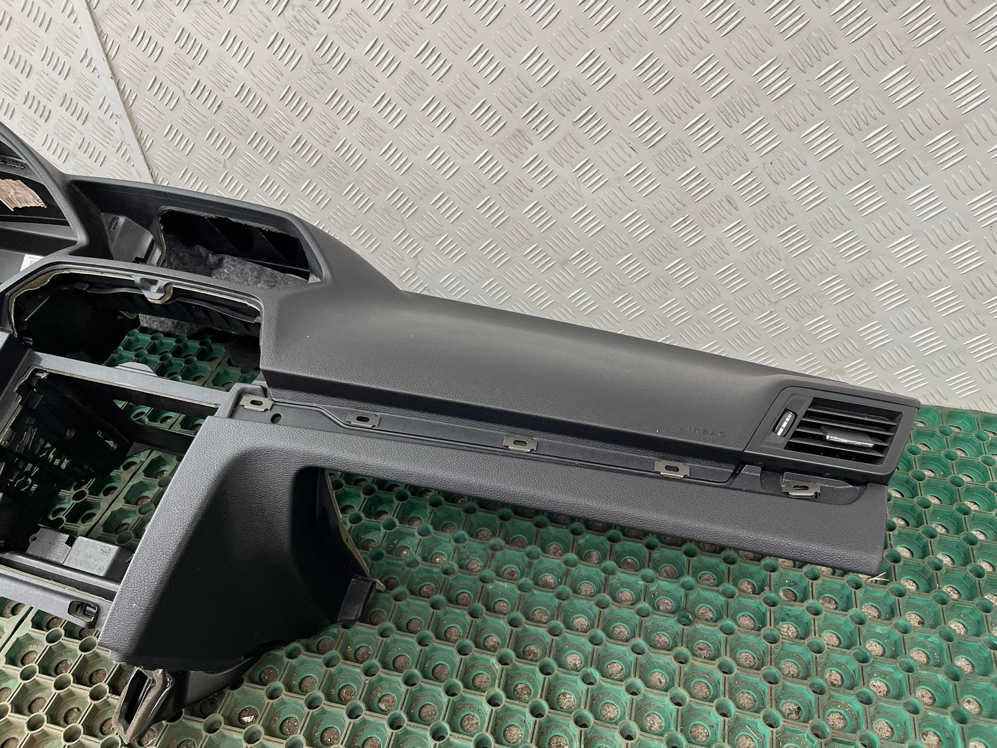 MERCEDES E-KLASA W207 09-16 dashboard instrument panel console A2076800087 EUROPA