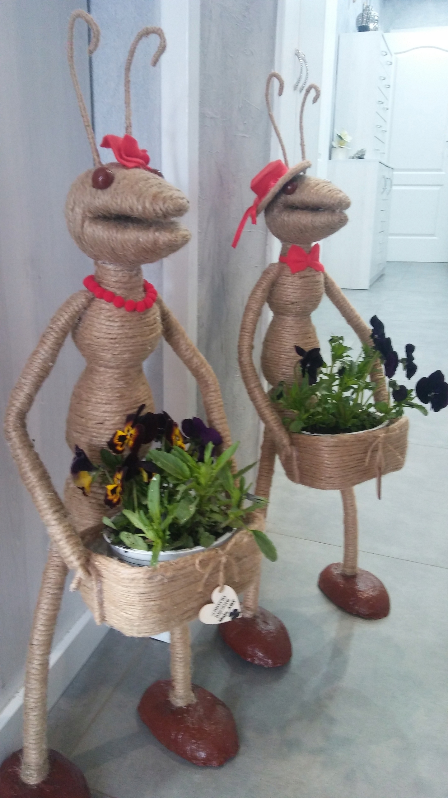 DEKORACJA OZDOBA OGRODOWA FIGURKA EKO PANI MRÓWKA Typ rzeźba (figura)