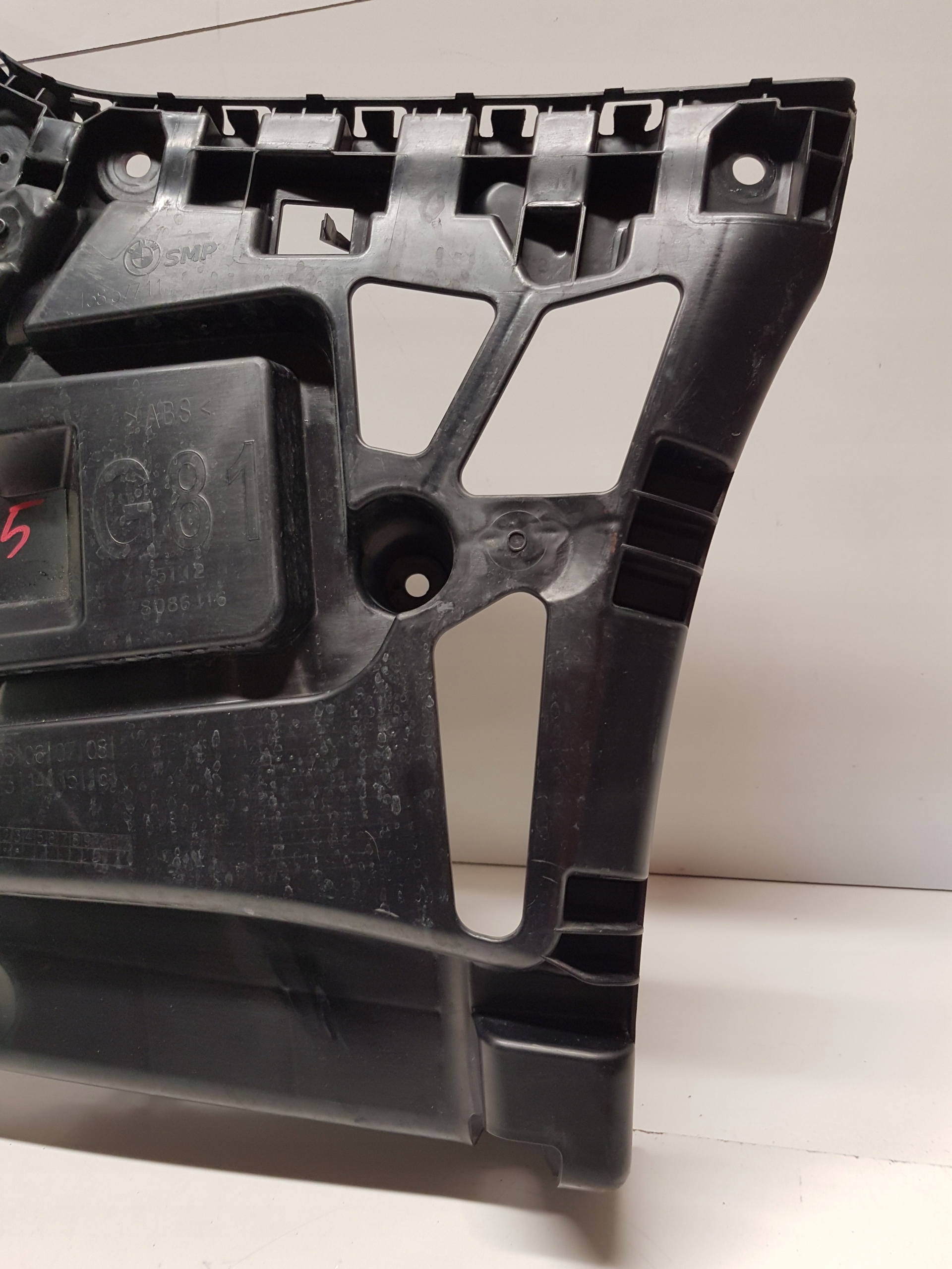 držák nárazníku pravý záď BMW M3 G61 8086116