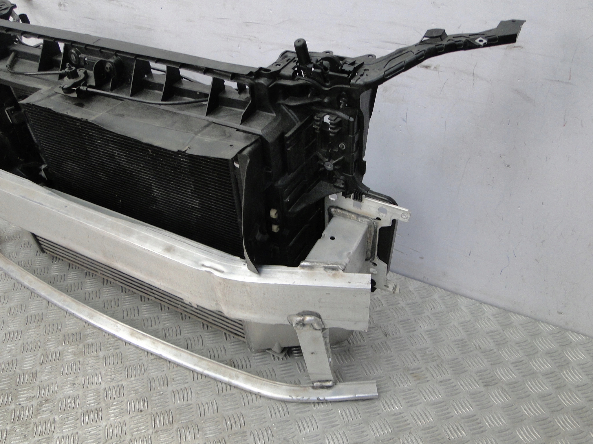 PAS PRZEDNI CHŁODNICE AUDI Q3 RS RSQ3 83A F3 2019 2.5 TFSI Jakość części (zgodnie z GVO) O - oryginał z logo producenta pojazdu (OE)