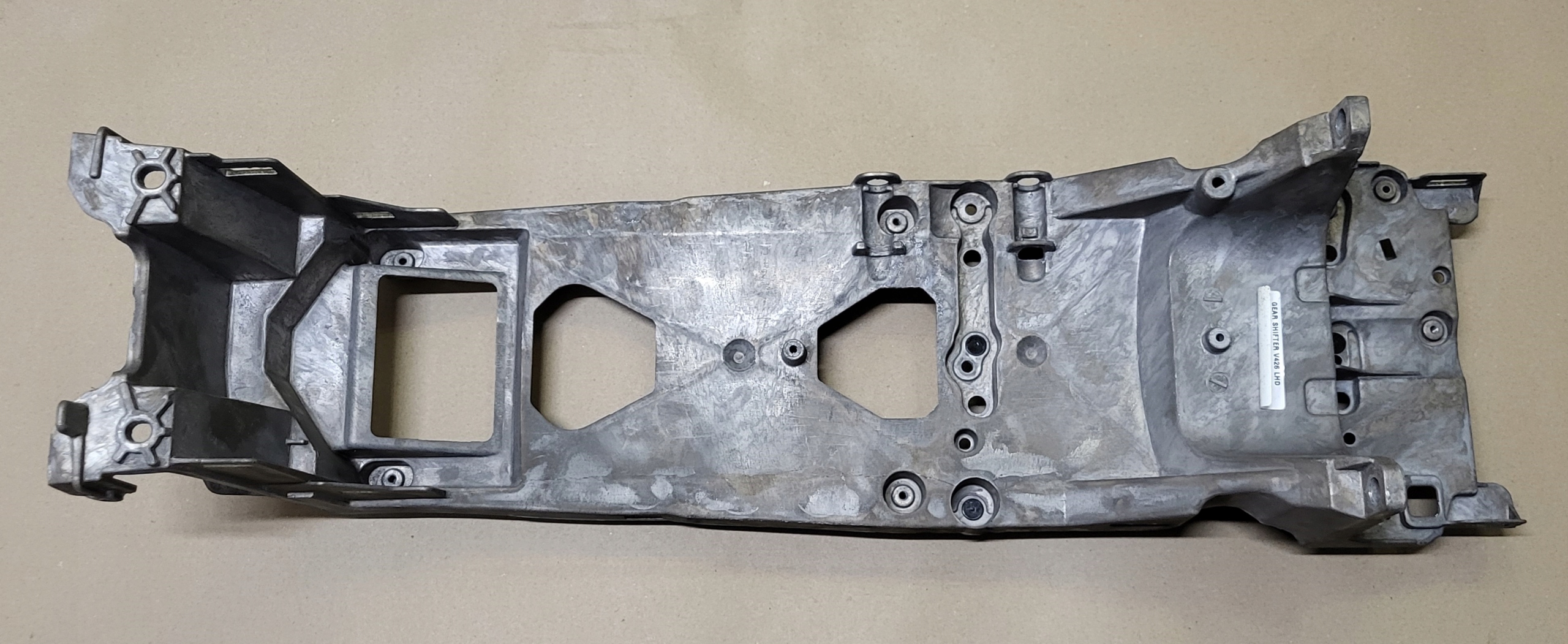 console holder bracket support TUNELU SRODKOWEGO VOLVO XC60 II 2 OE EUROP