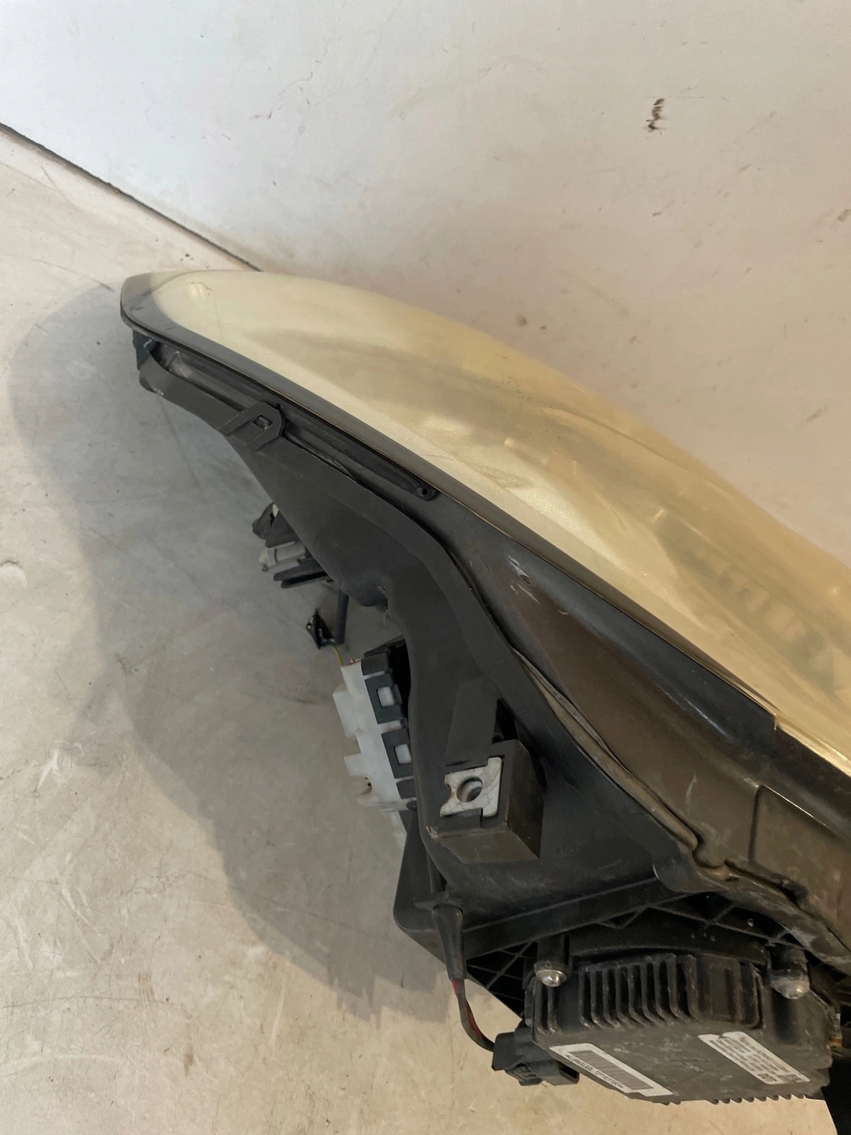 light front front right Nissan Elgrand E51 Xenon UK