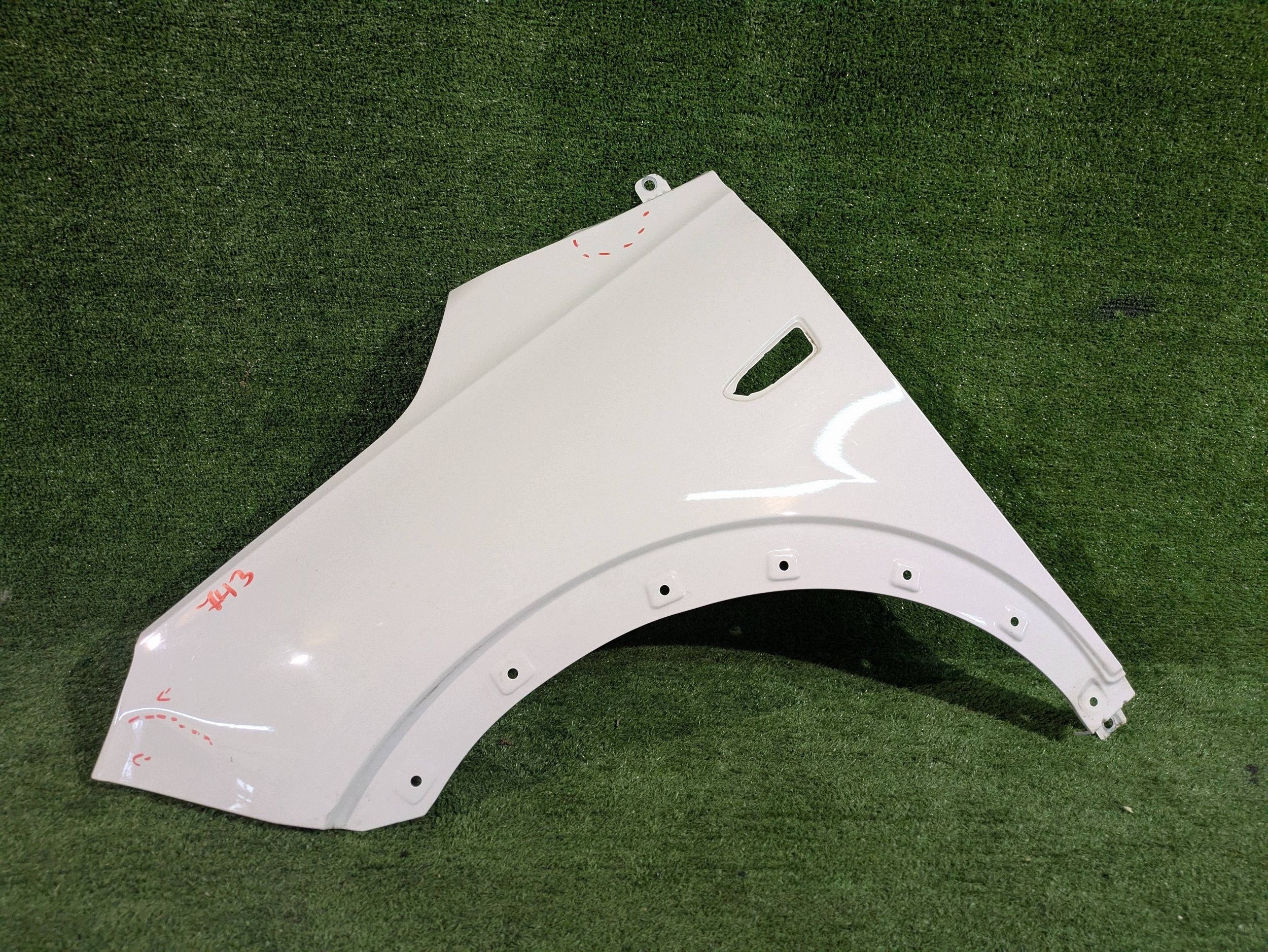 fender front left front OPEL CROSSLAND X NR.B743