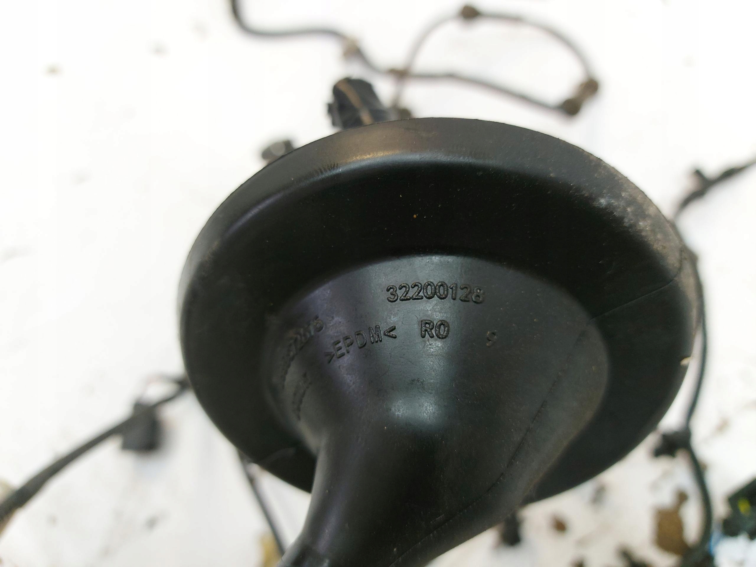 Volvo XC40 D4 bundle wiring komory of the engine right 32200128