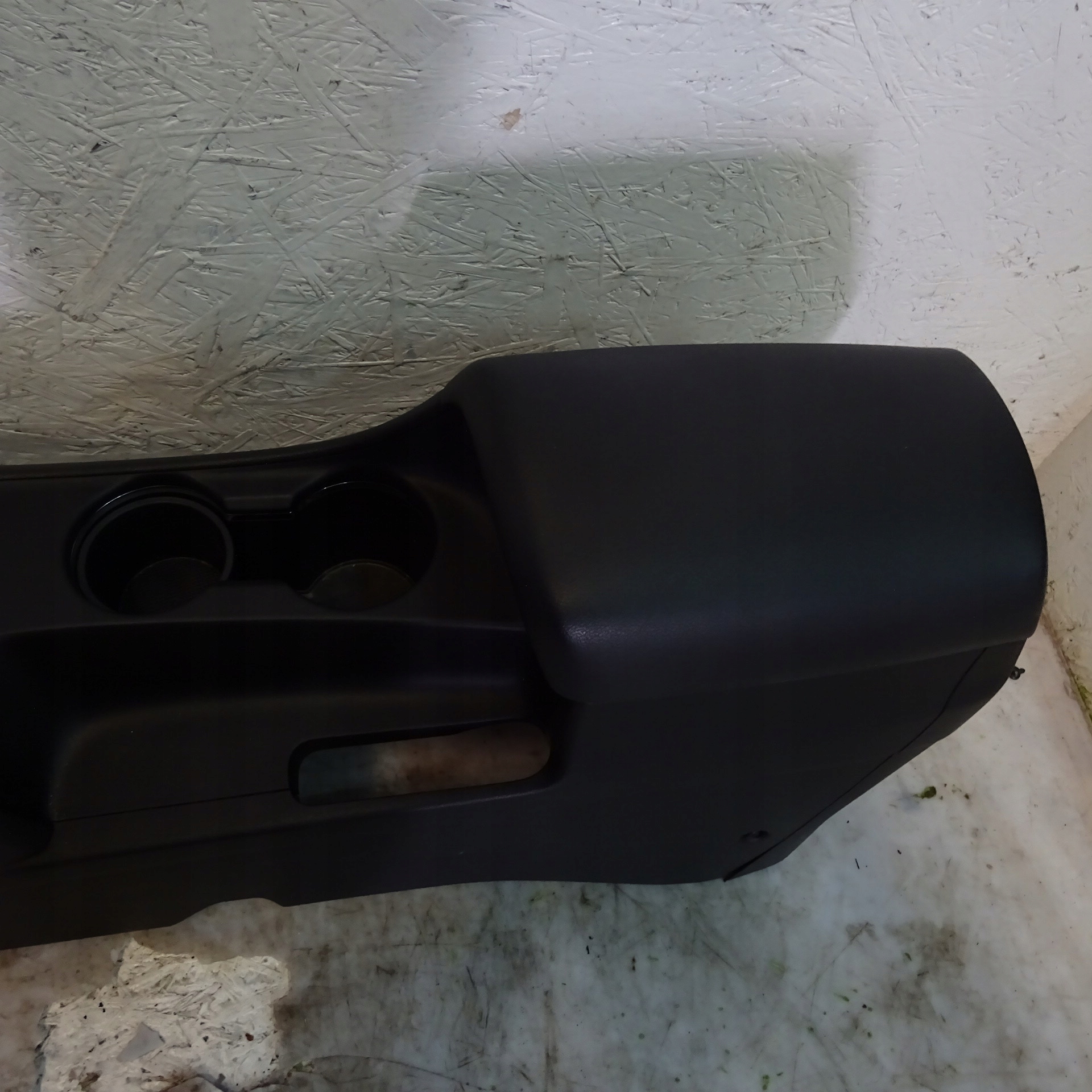 KIA CEED II KOMBI TUNEL mitte USB AUX