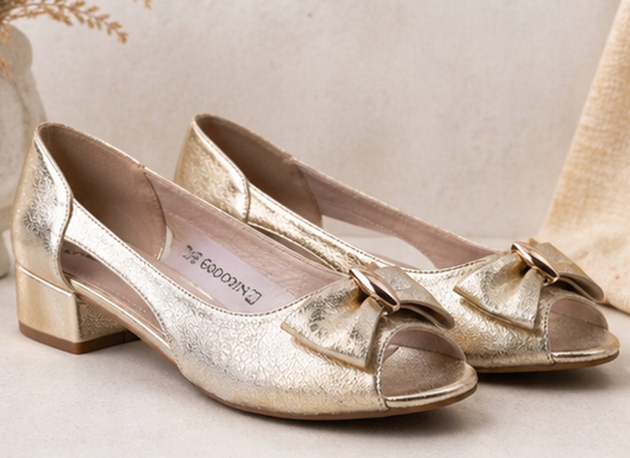 Zlaté dámské baleríny peep toe s mašličkou na nízkém podpatku, velikost 38