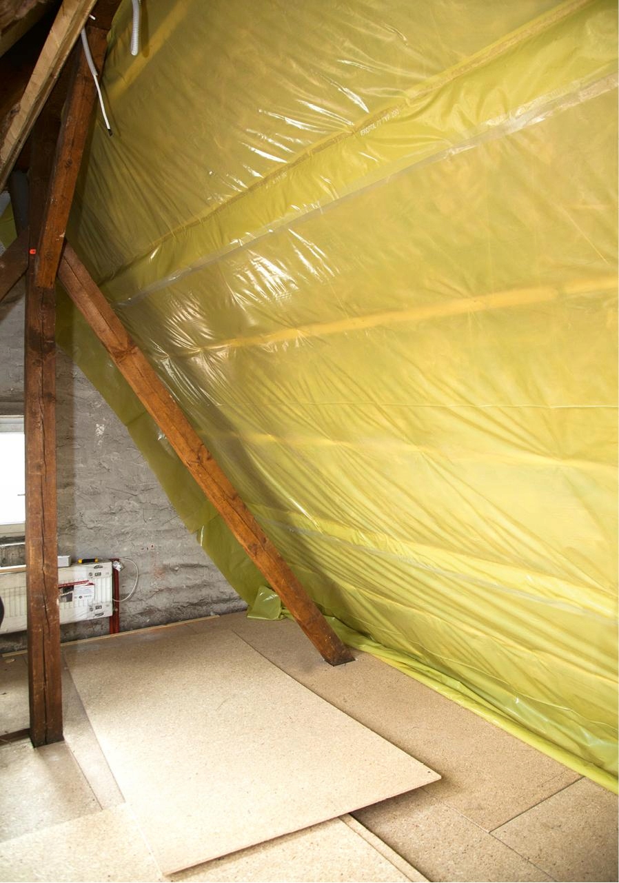 TAŚMA DWUSTRONNA KLEJĄCA Blue Dolphin 50mm/10m Marka Blue dolphin