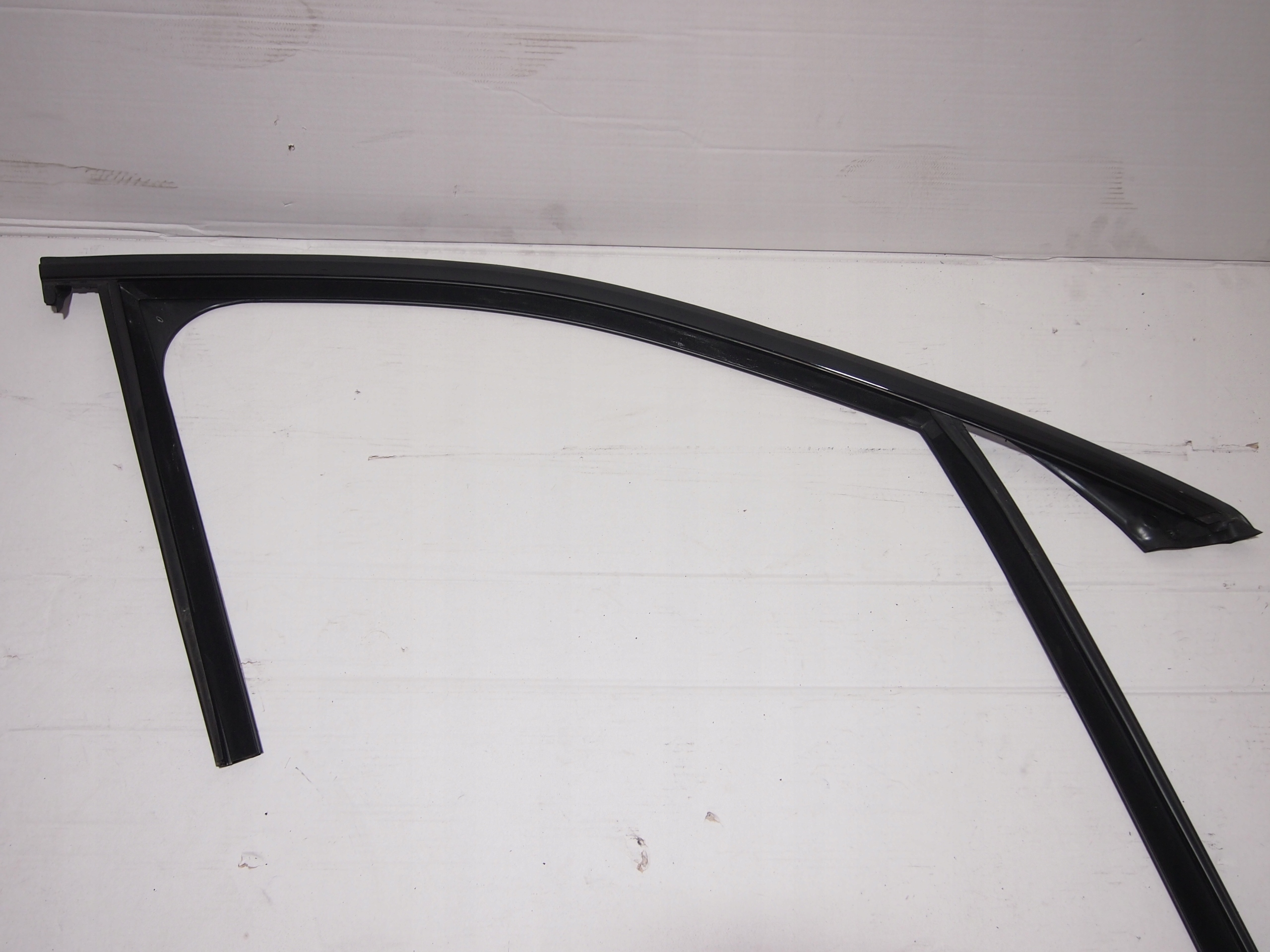 7420808 - BMW X2 F39 ущільнювач двері правий передній SHADOW LINE