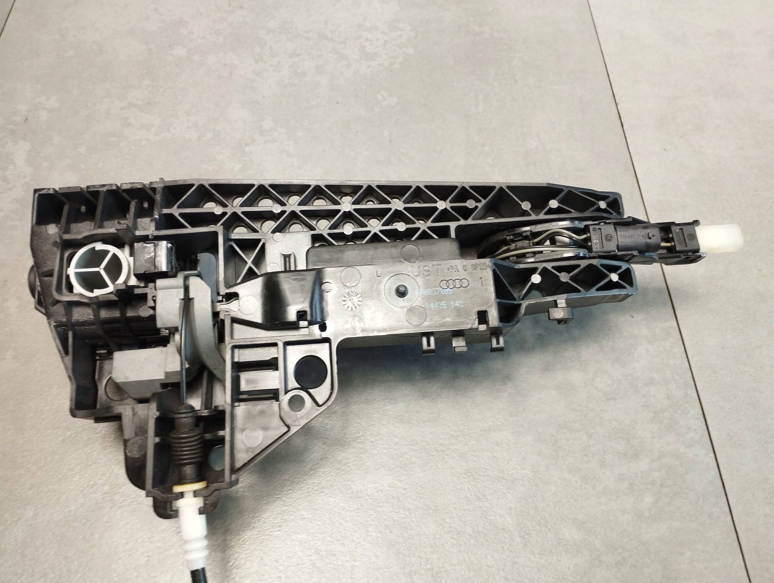 Audi A7 4G 2016 handle left rear part KESSY LED CHROM LZ7G