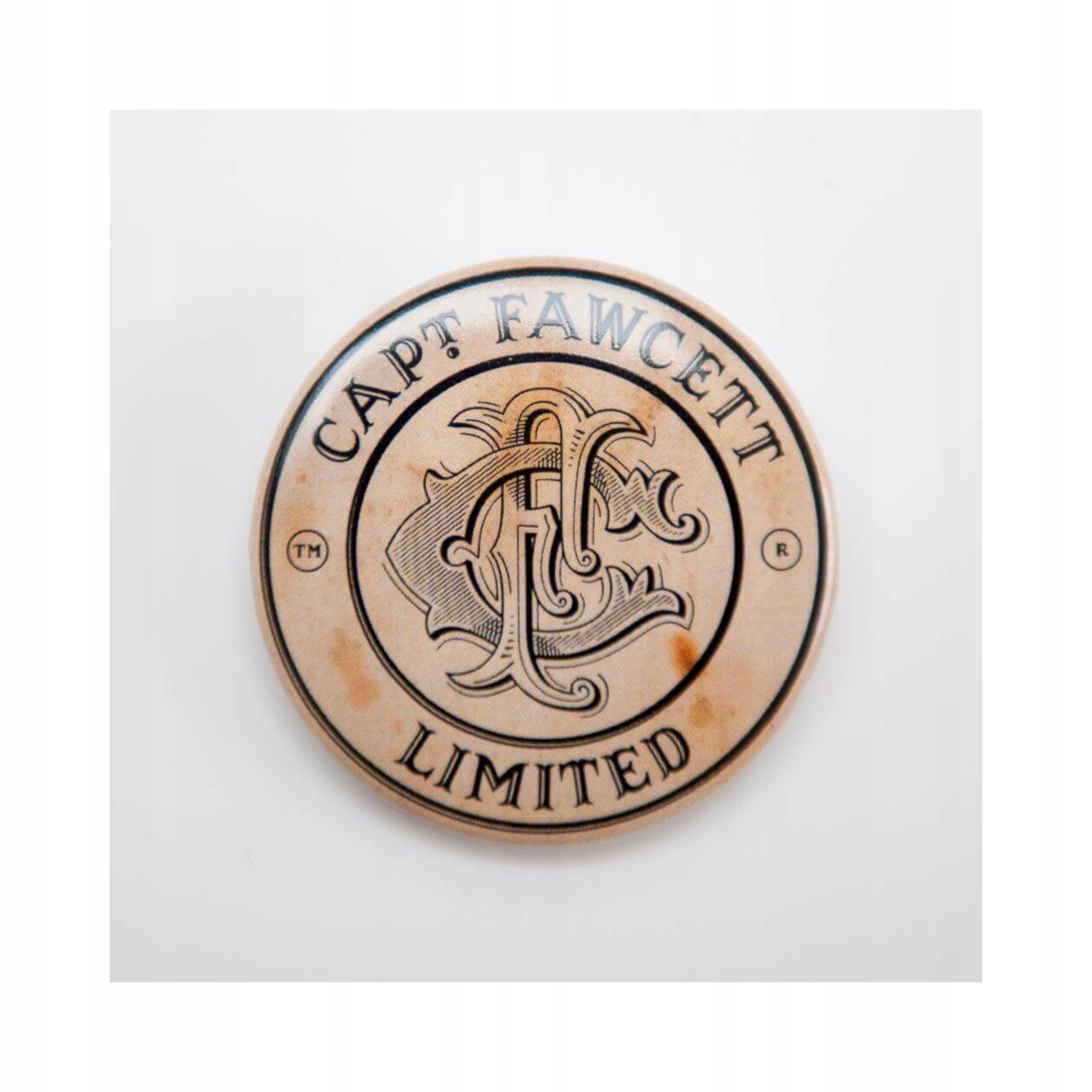

Captain Fawcett przypinka Monogram