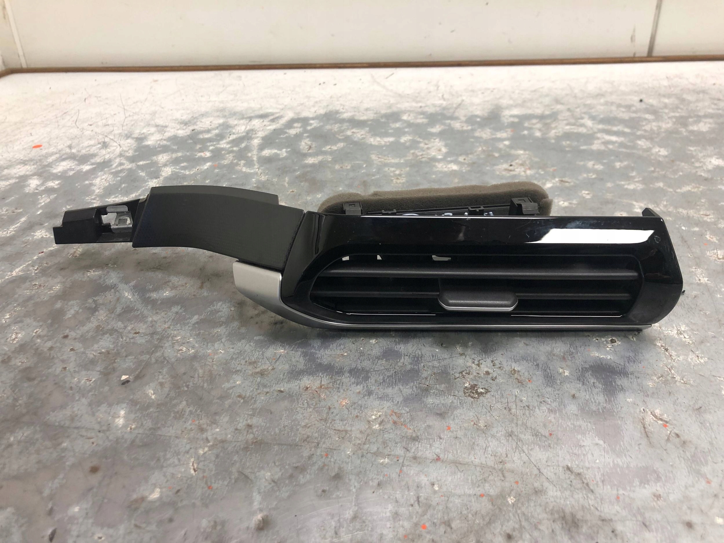 grid air conditioning devices left front VW ID4 ID.4 11B858415D