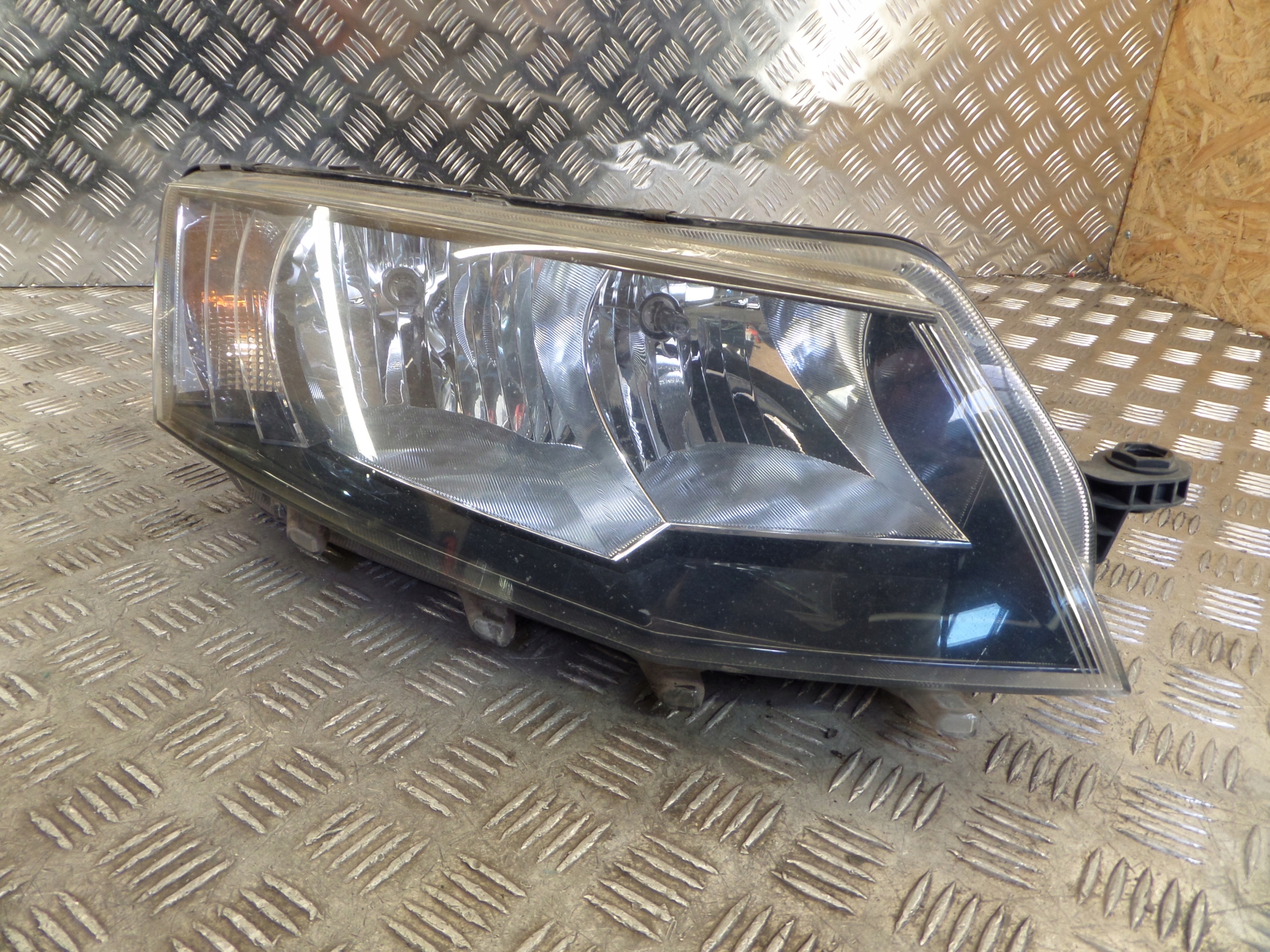 SKODA OCTAVIA III - light right 5E2941016