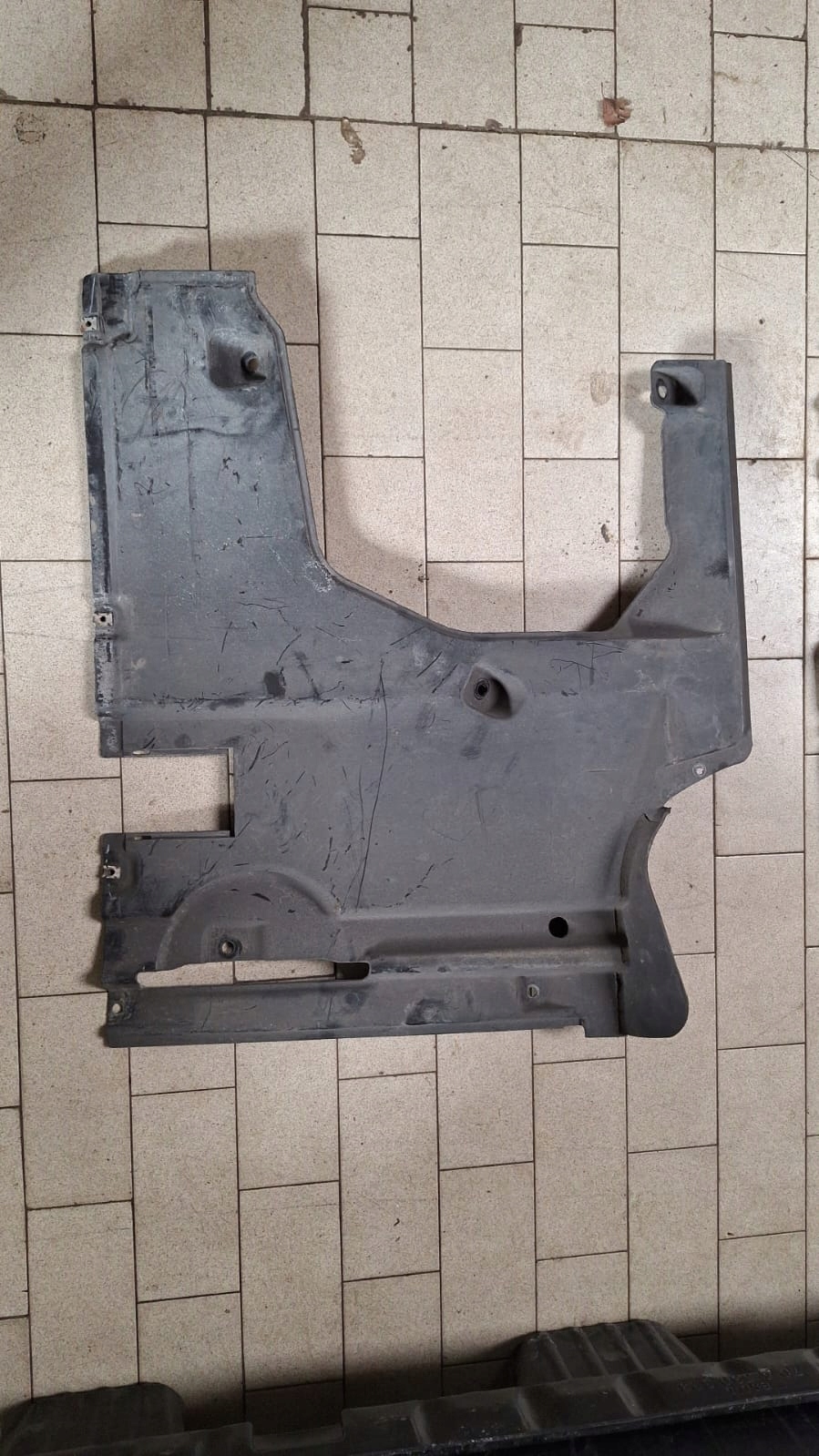 OSŁONA PODWOZIA PRAWY TYŁ Q5 80A825216A