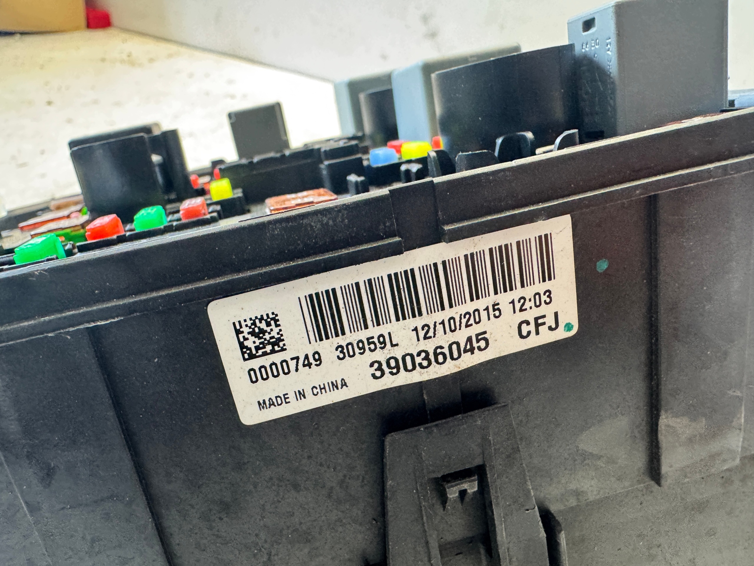 OPEL CORSA E kasten gehäuse dose der sicherungen BSI 39036045 CFJ 1.4