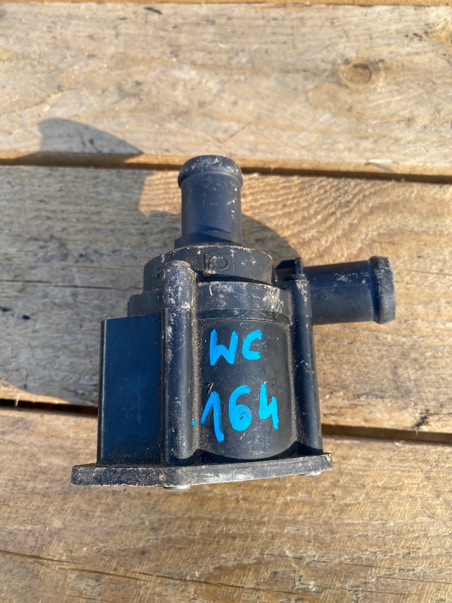 water pump A4 B8 A5 LIFT 8K0819147A