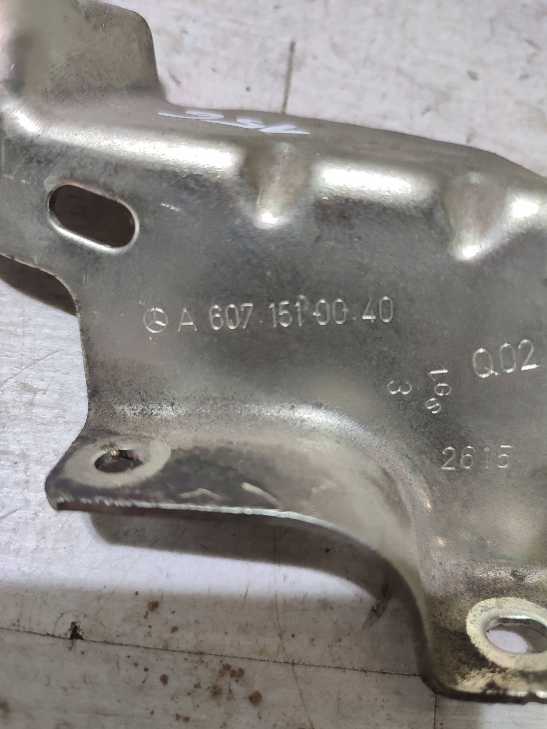 Mercedes-Benz GLA W156 2015 console covers of the engine