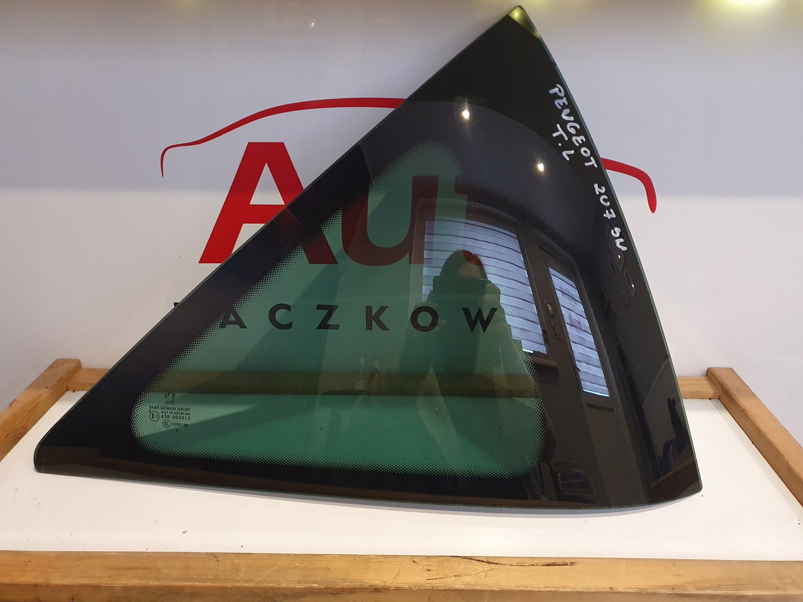 SZYBA KAROSERYJNA BAGAŻNIK LEWY TYŁ PEUGOT 207 SW