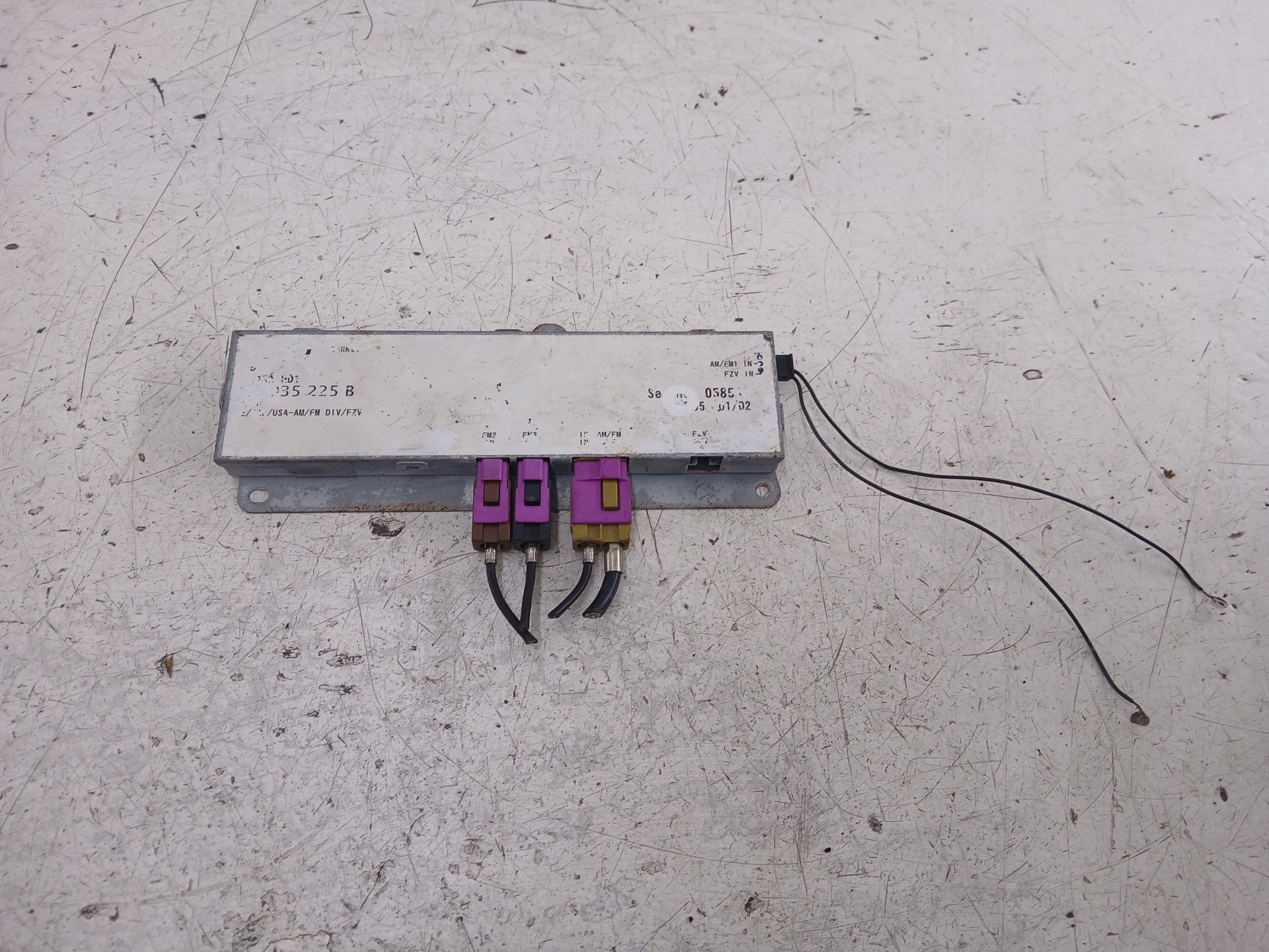 AUDI A4 B6 B7 module antenna amplifier 8E9035225B