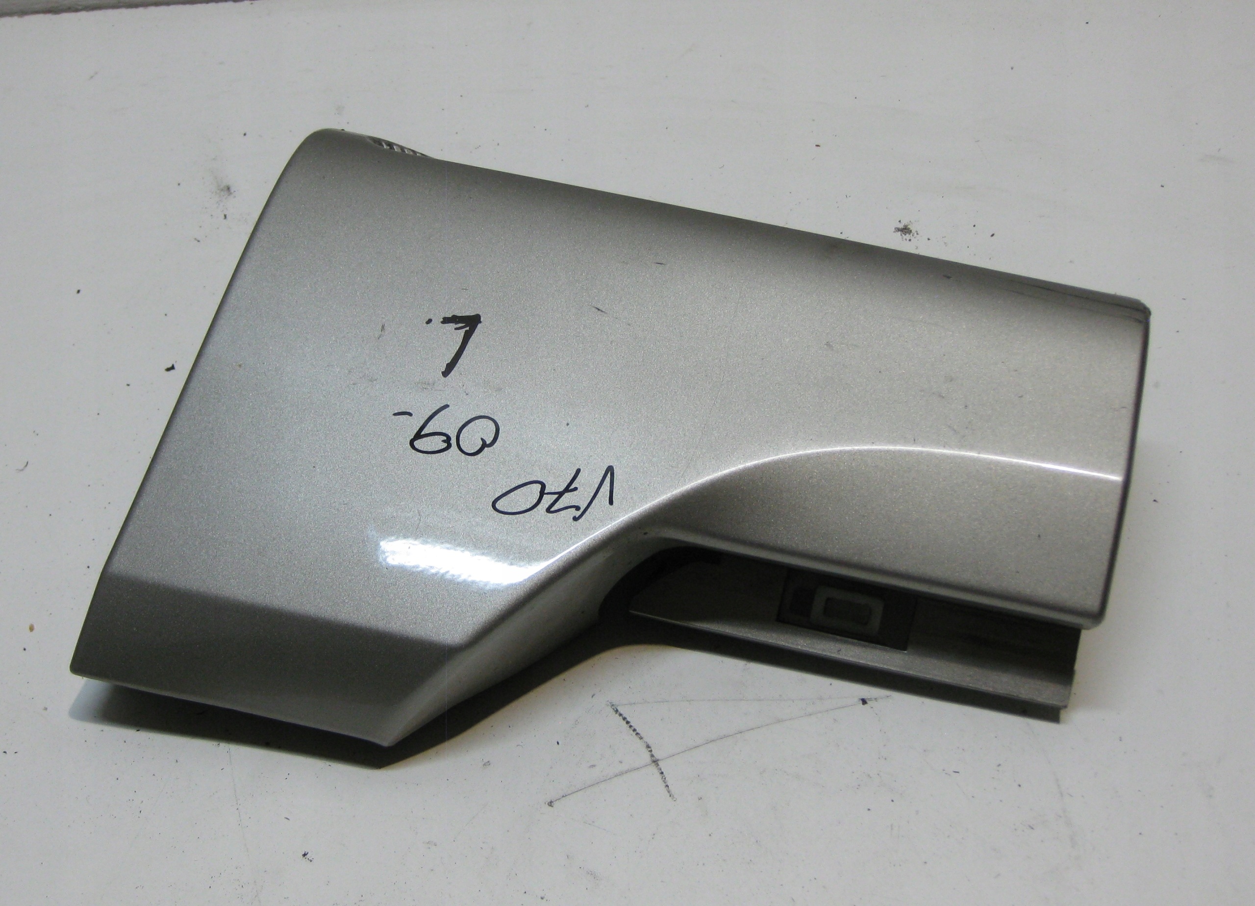 VOLVO V70 2.0 D 09R moulding cap threshold left 30678564