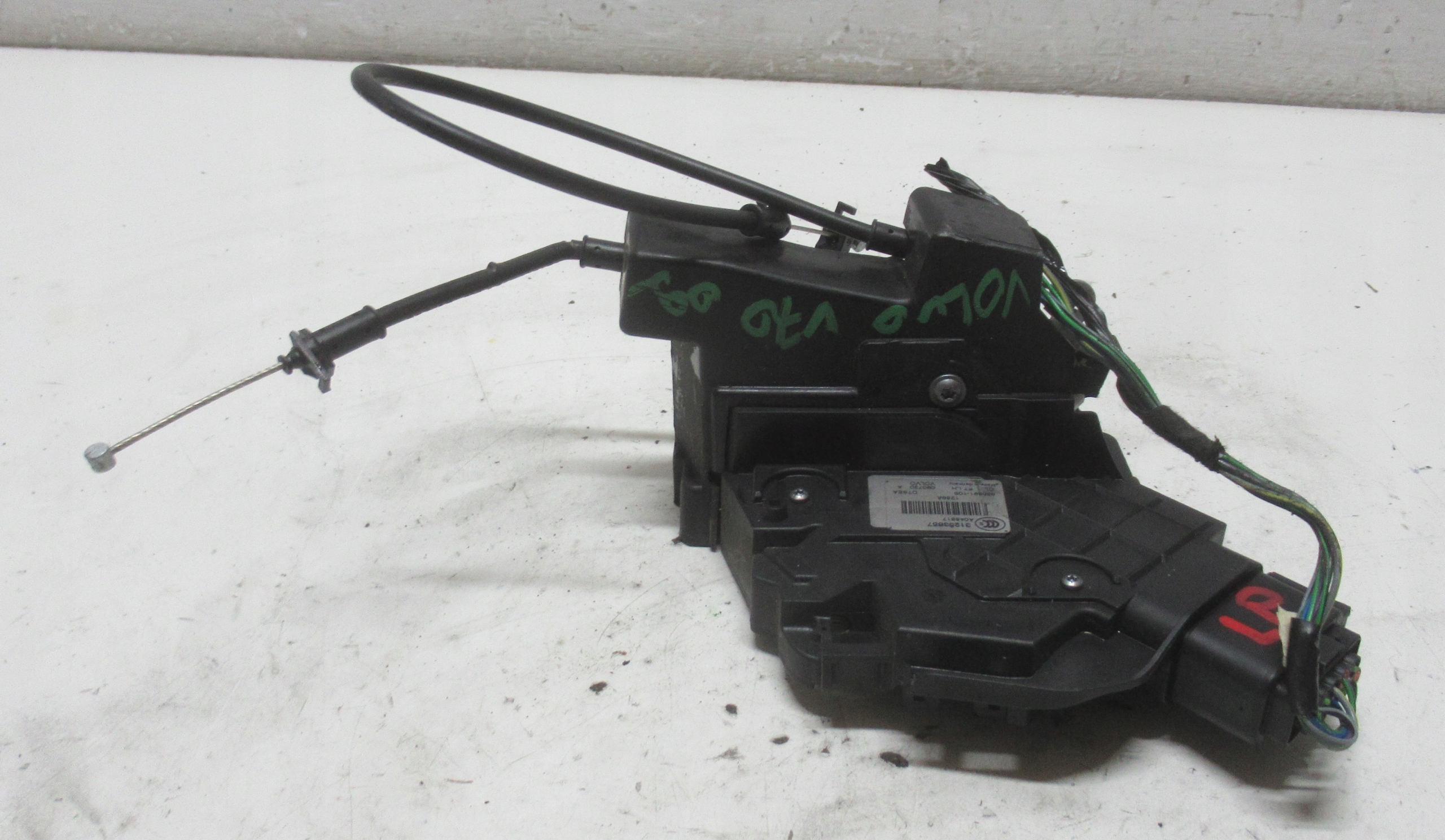VOLVO V70 2.0 D 09R lock door left front 31253657