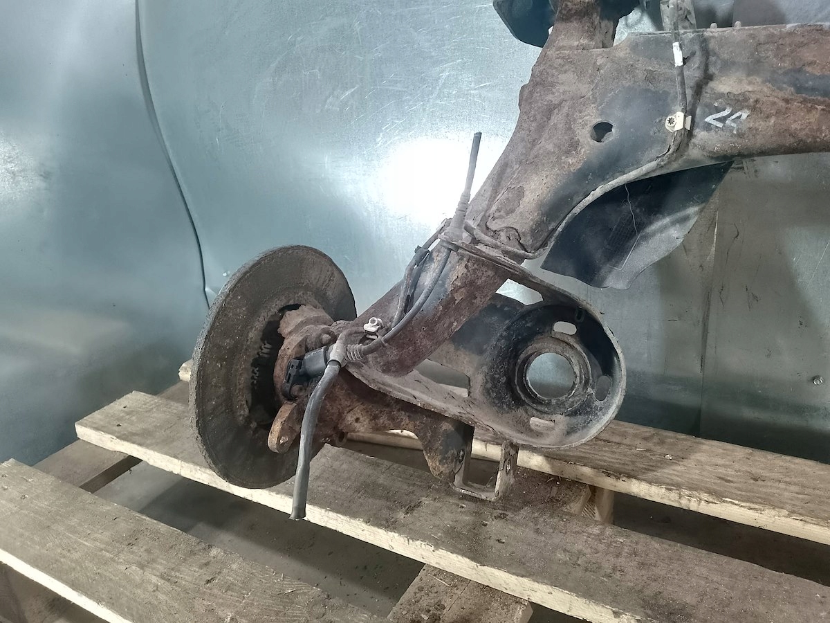 BELKA ZAWIESZENIA, OŚ TYŁ VW GOLF IV 1.4 16V Producent części Volkswagen