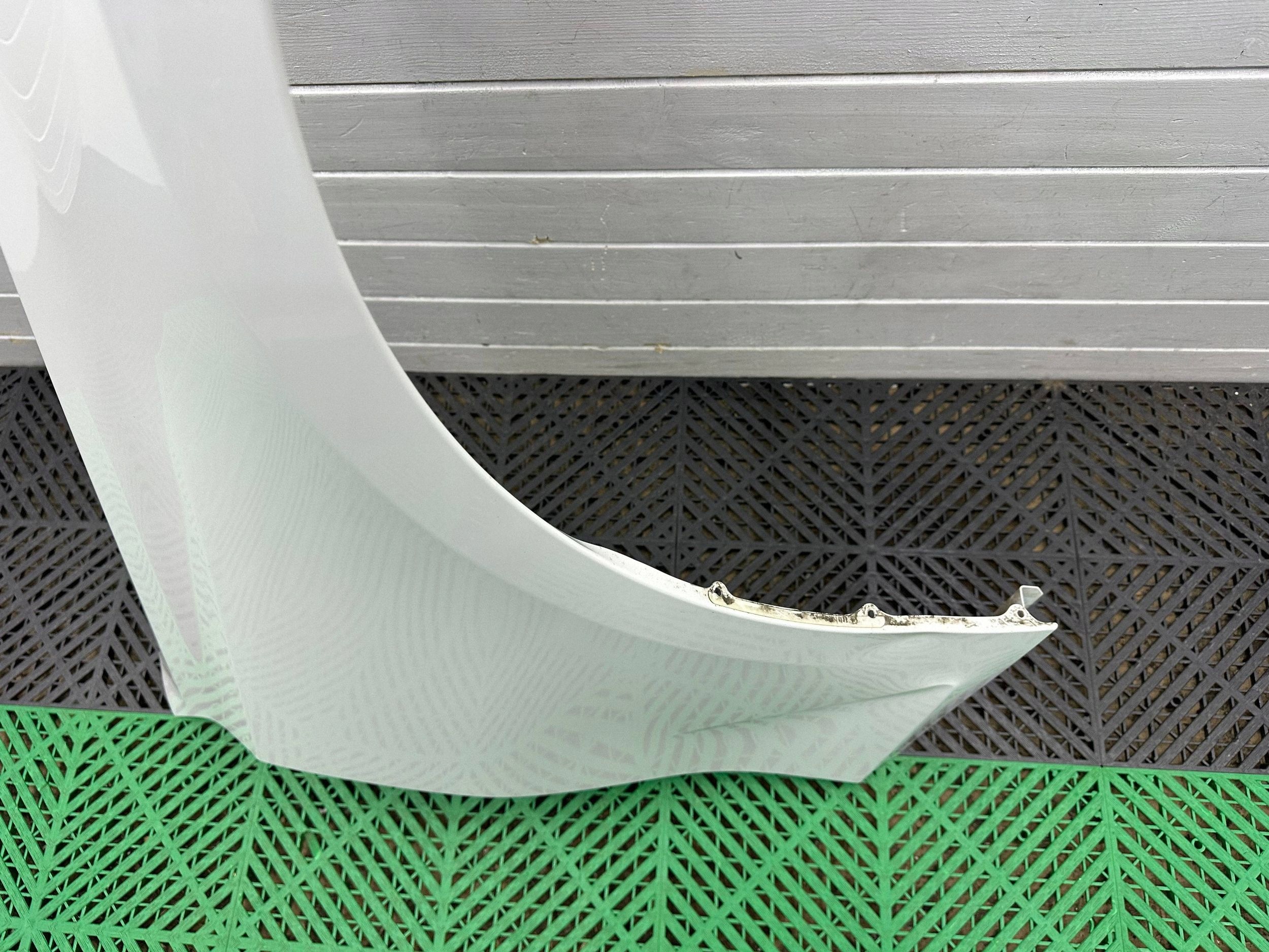 fender front side right BMW 3 G20 G21 colour A300