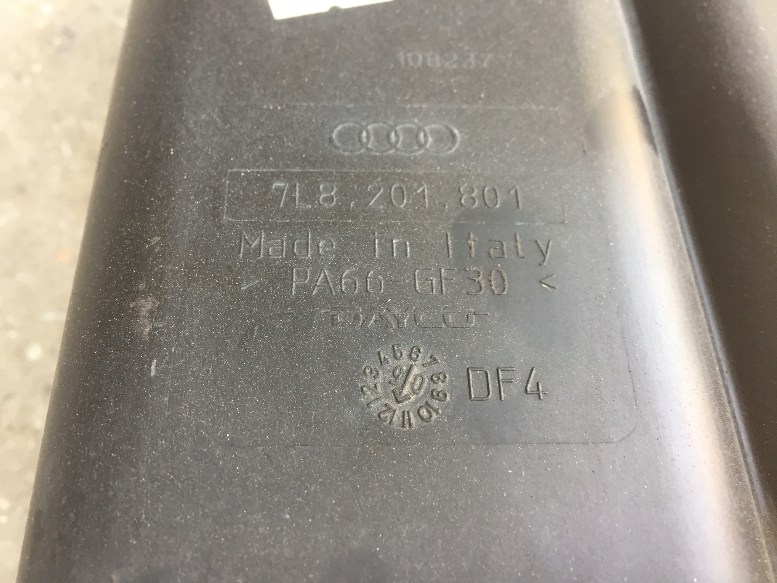 AUDI Q7 4L 3.6 FSI karbonski filter 7L8201801