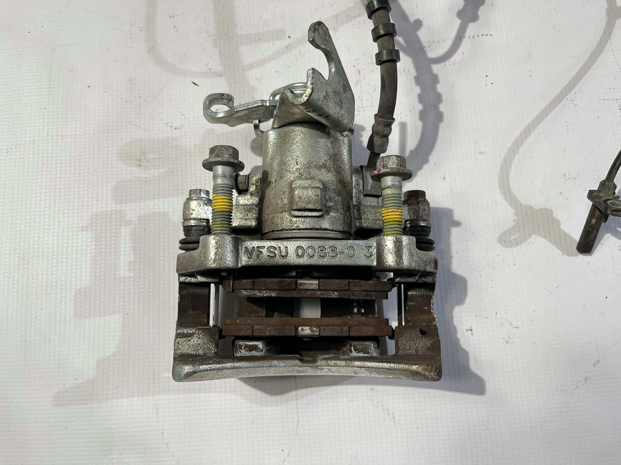 caliper brake rear rear part left Ford Mustang V v6 v8 2005-2014