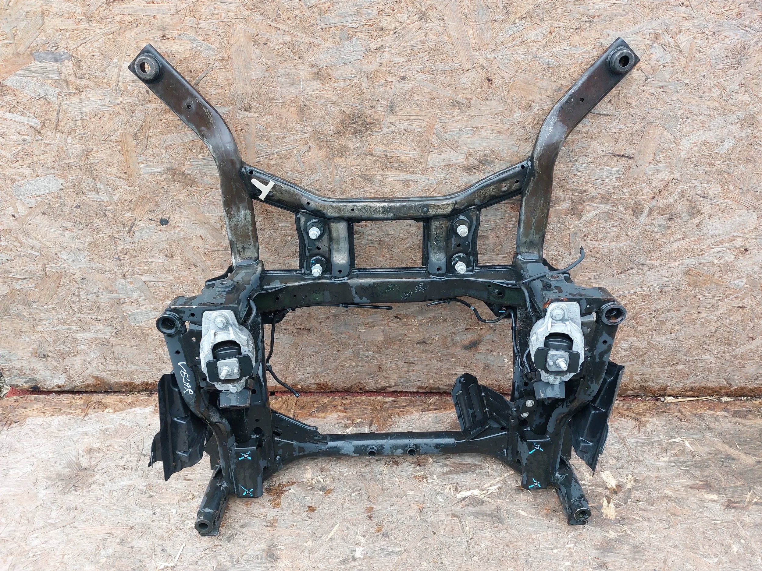 axle beam axle beam subframe Range Rover Velar