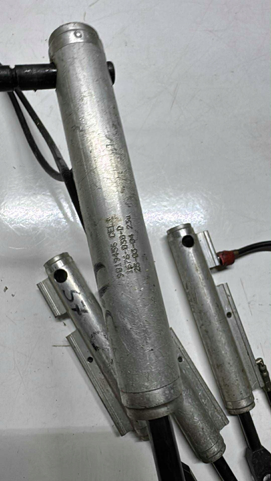 Dämpfer HYDRAULICZNY dach SAAB 93 9-3 II CABRIO 1676-030-E 1676-030-D